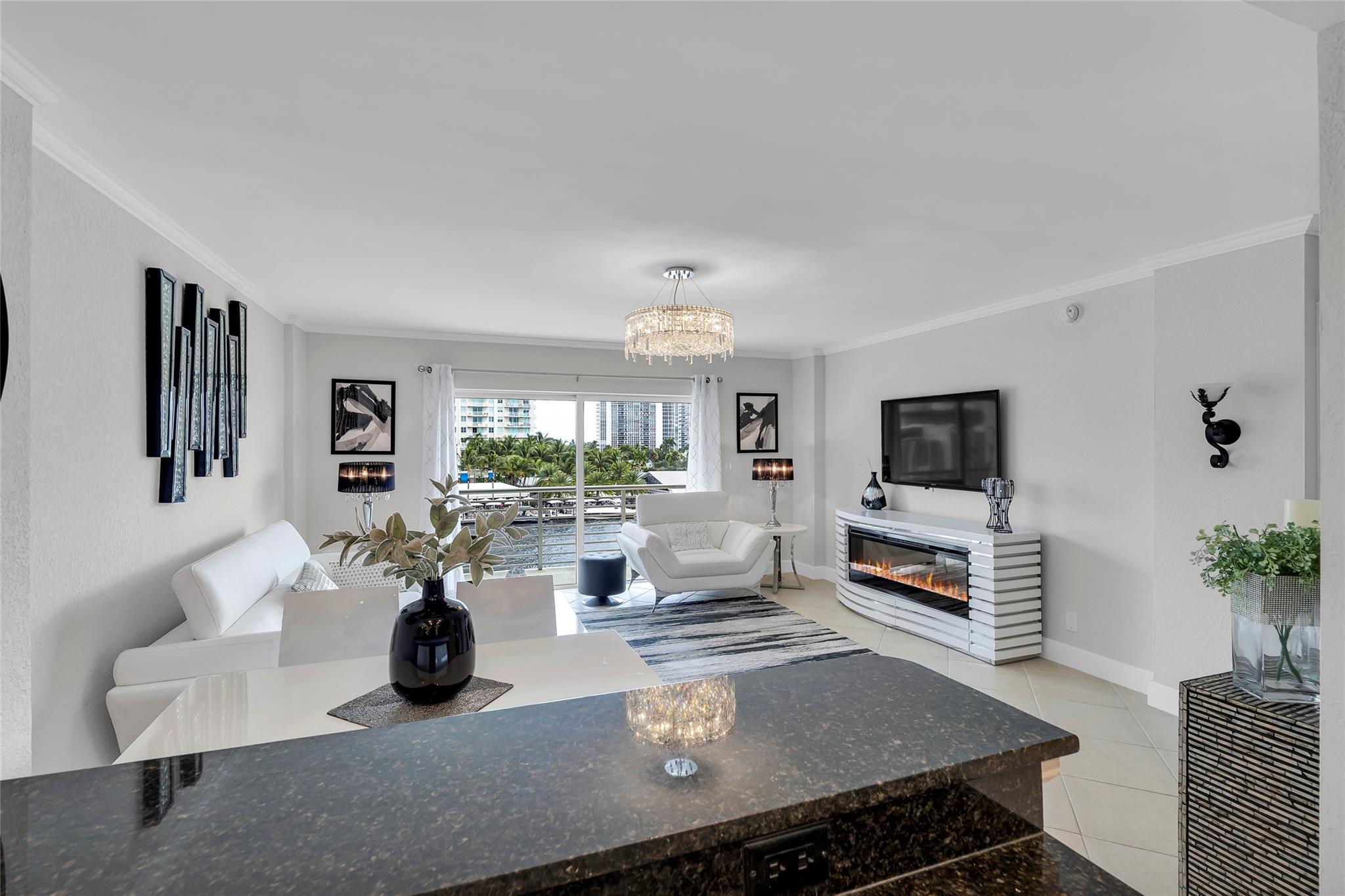 LAUDERDALE TOWER - Residential