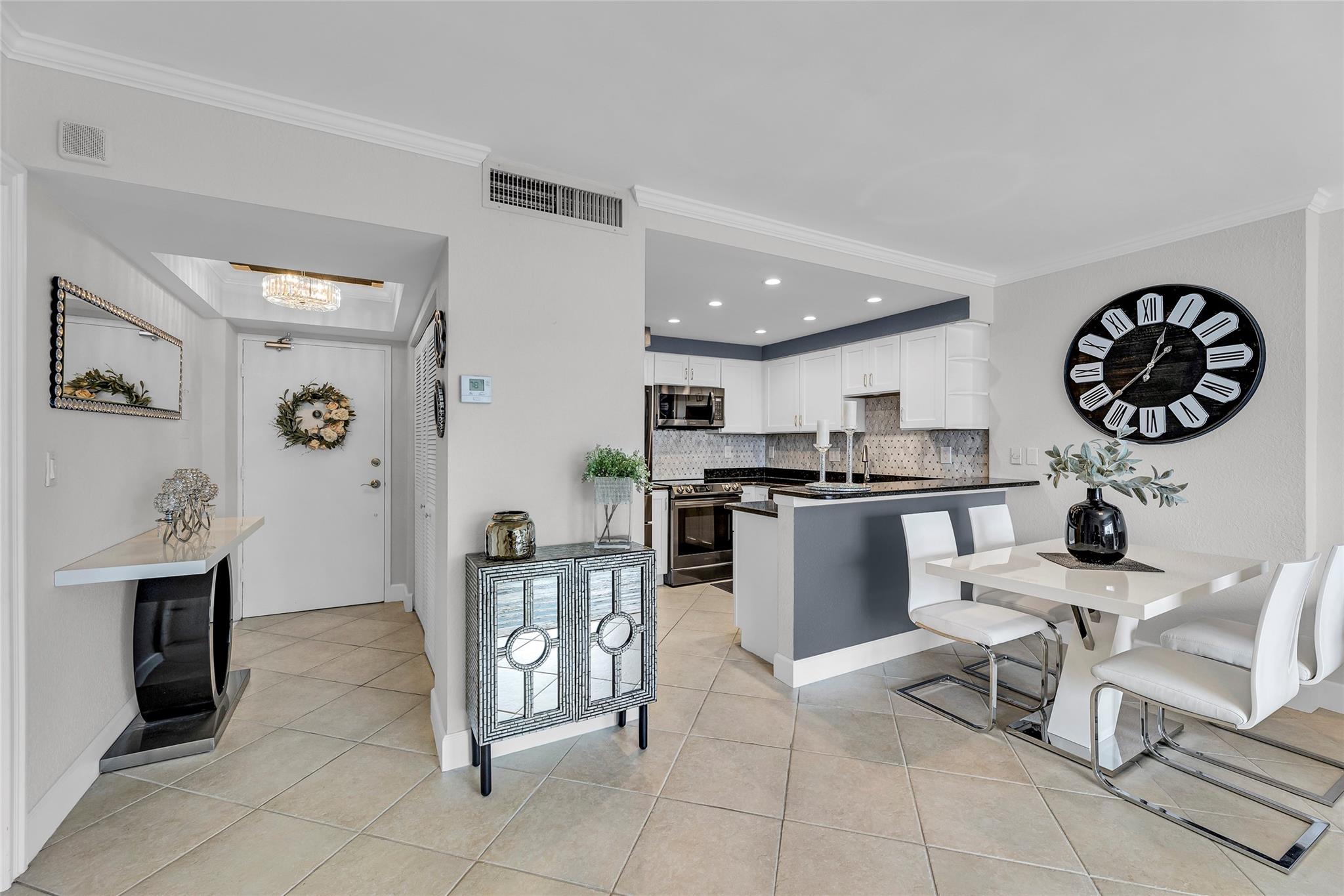 LAUDERDALE TOWER - Residential