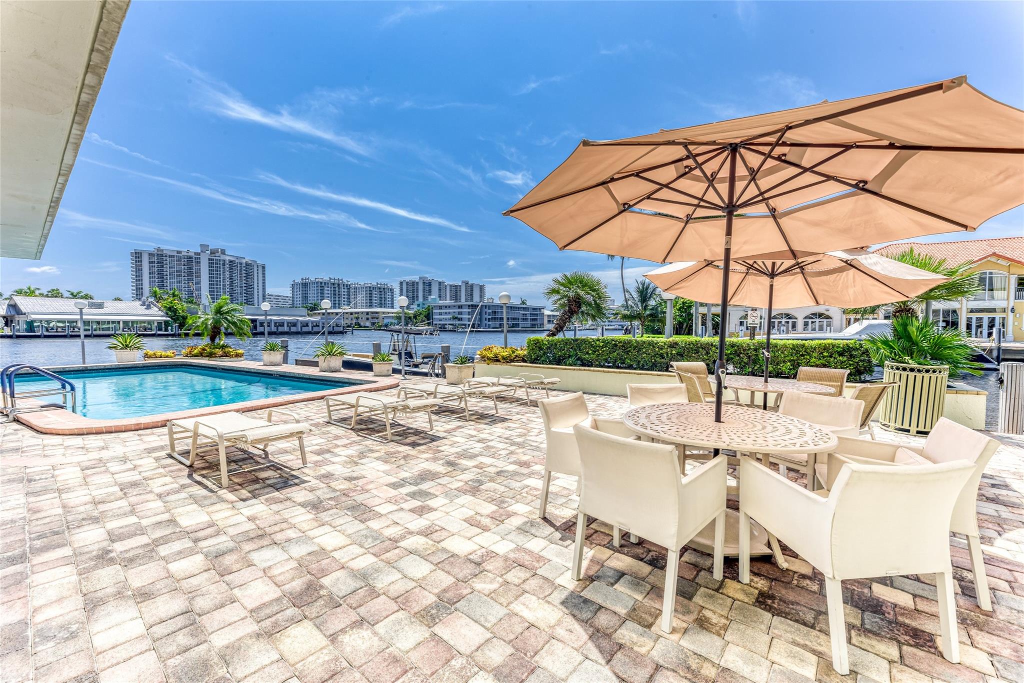 LAUDERDALE TOWER - Residential