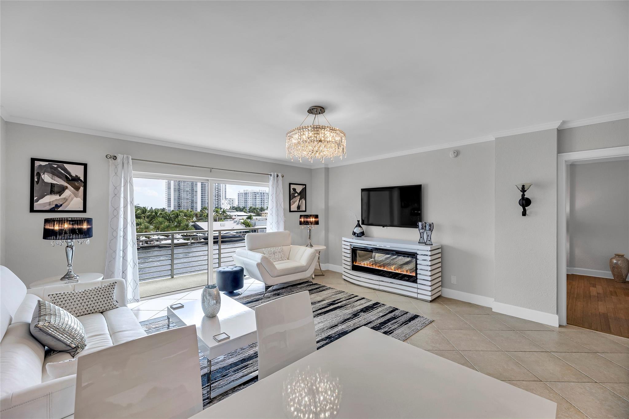 LAUDERDALE TOWER - Residential