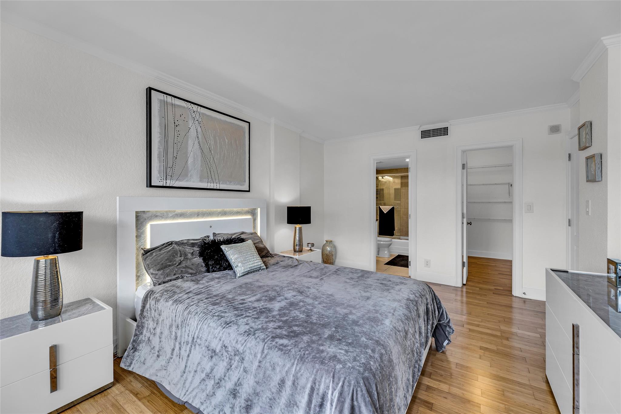 LAUDERDALE TOWER - Residential