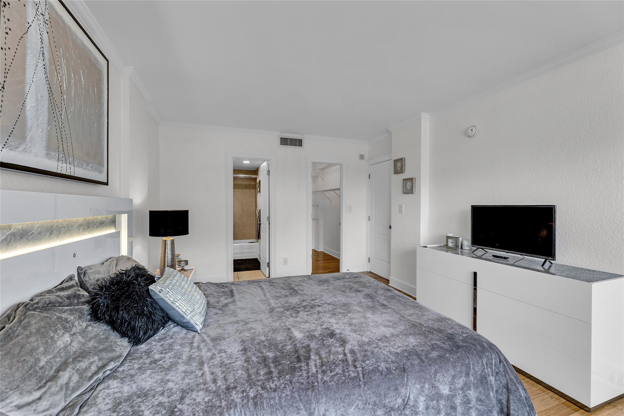 LAUDERDALE TOWER - Residential