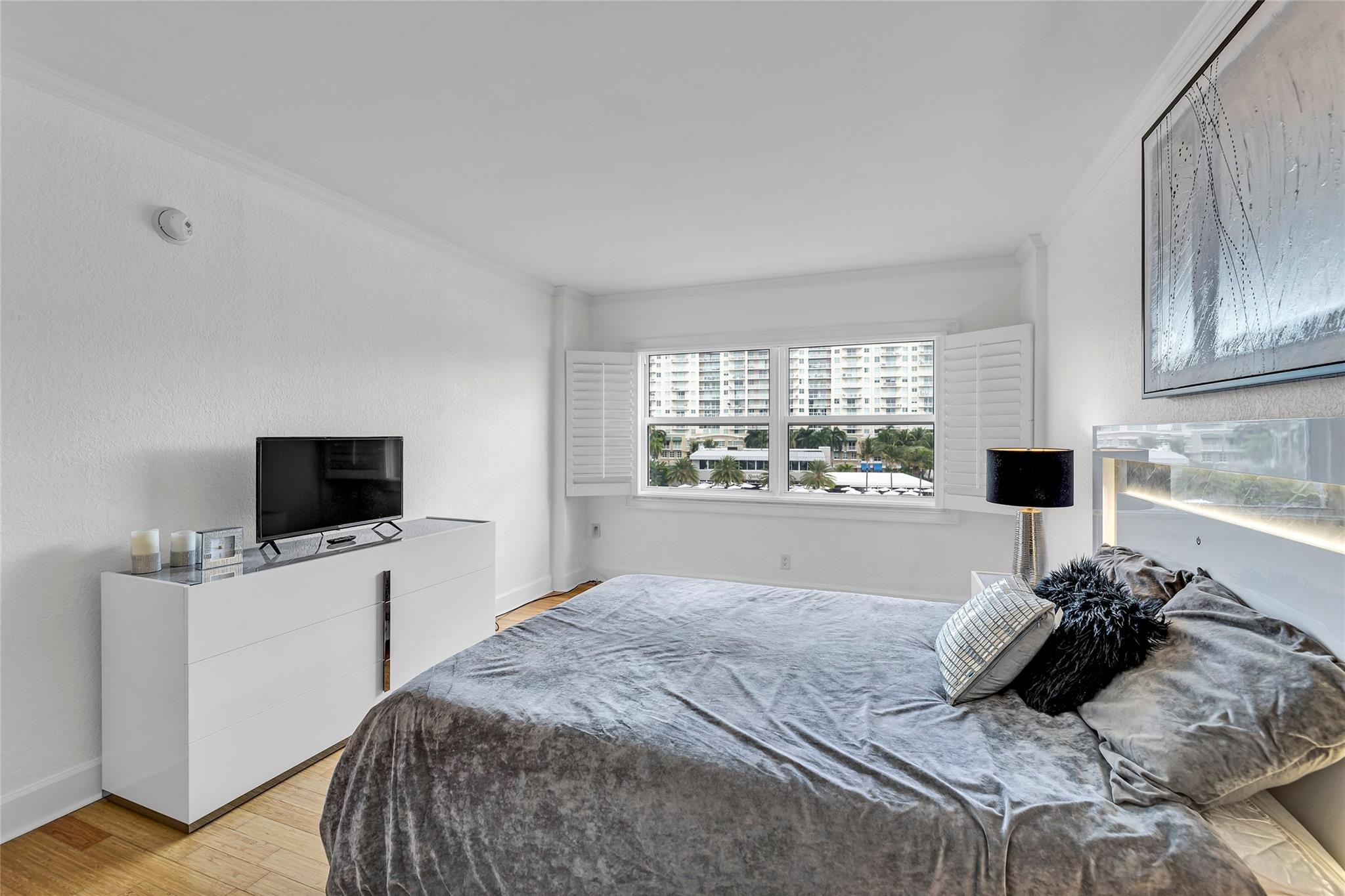 LAUDERDALE TOWER - Residential
