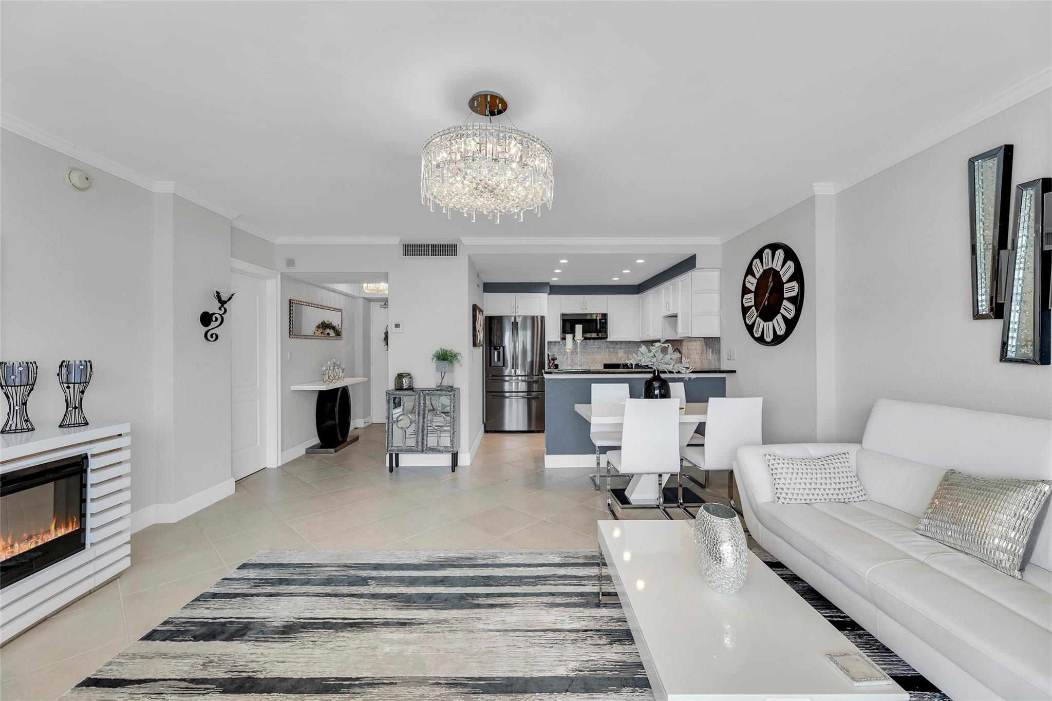 LAUDERDALE TOWER - Residential