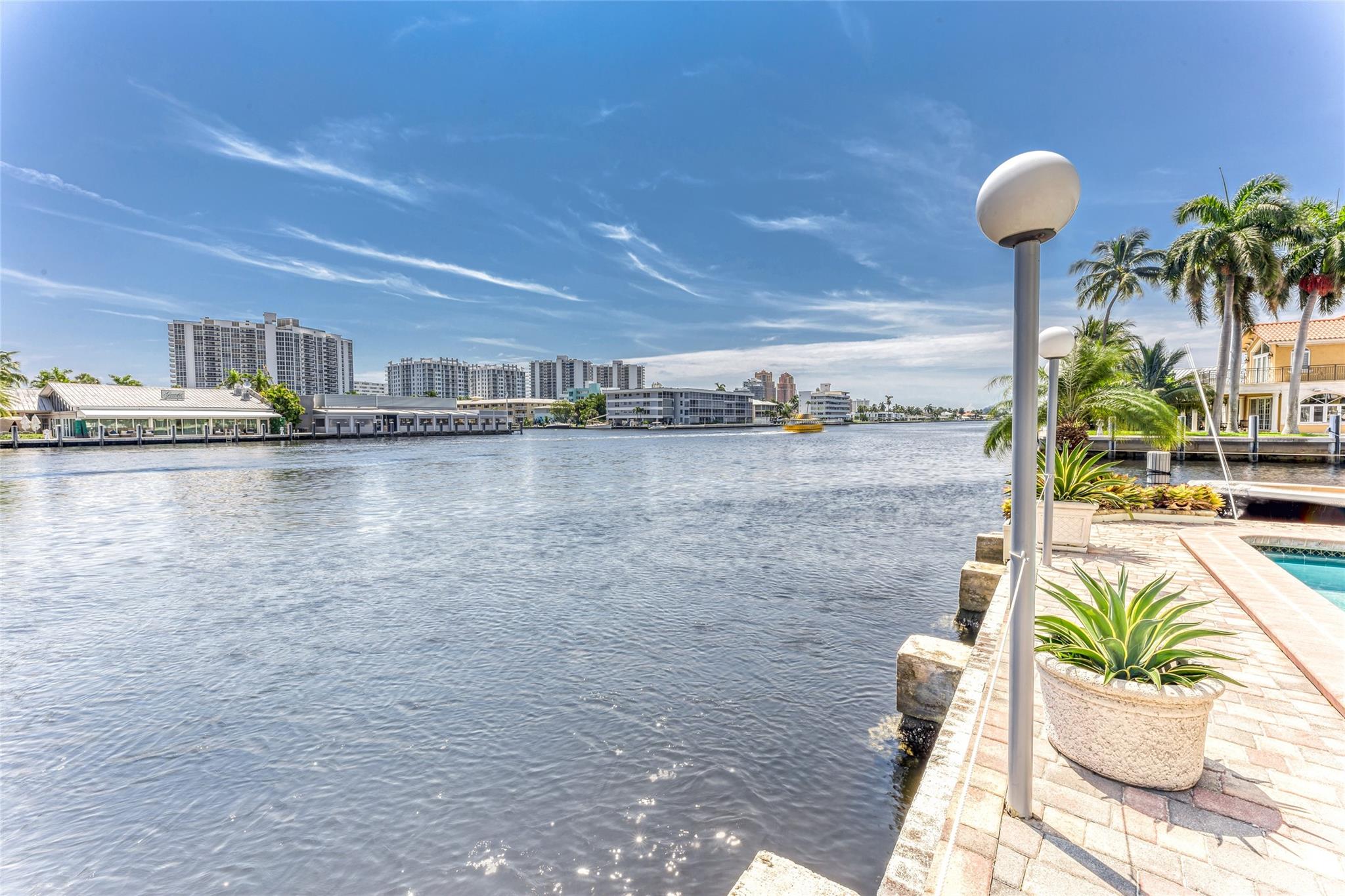 LAUDERDALE TOWER - Residential