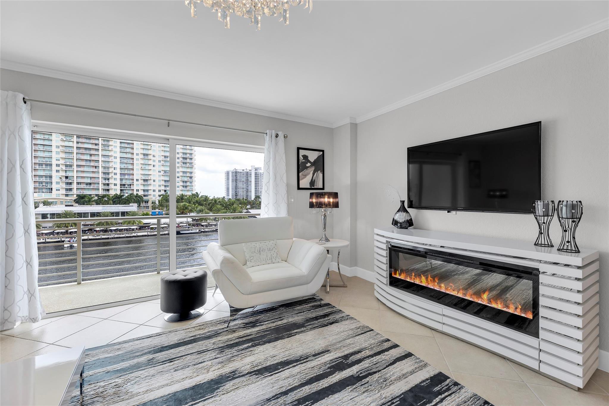 LAUDERDALE TOWER - Residential