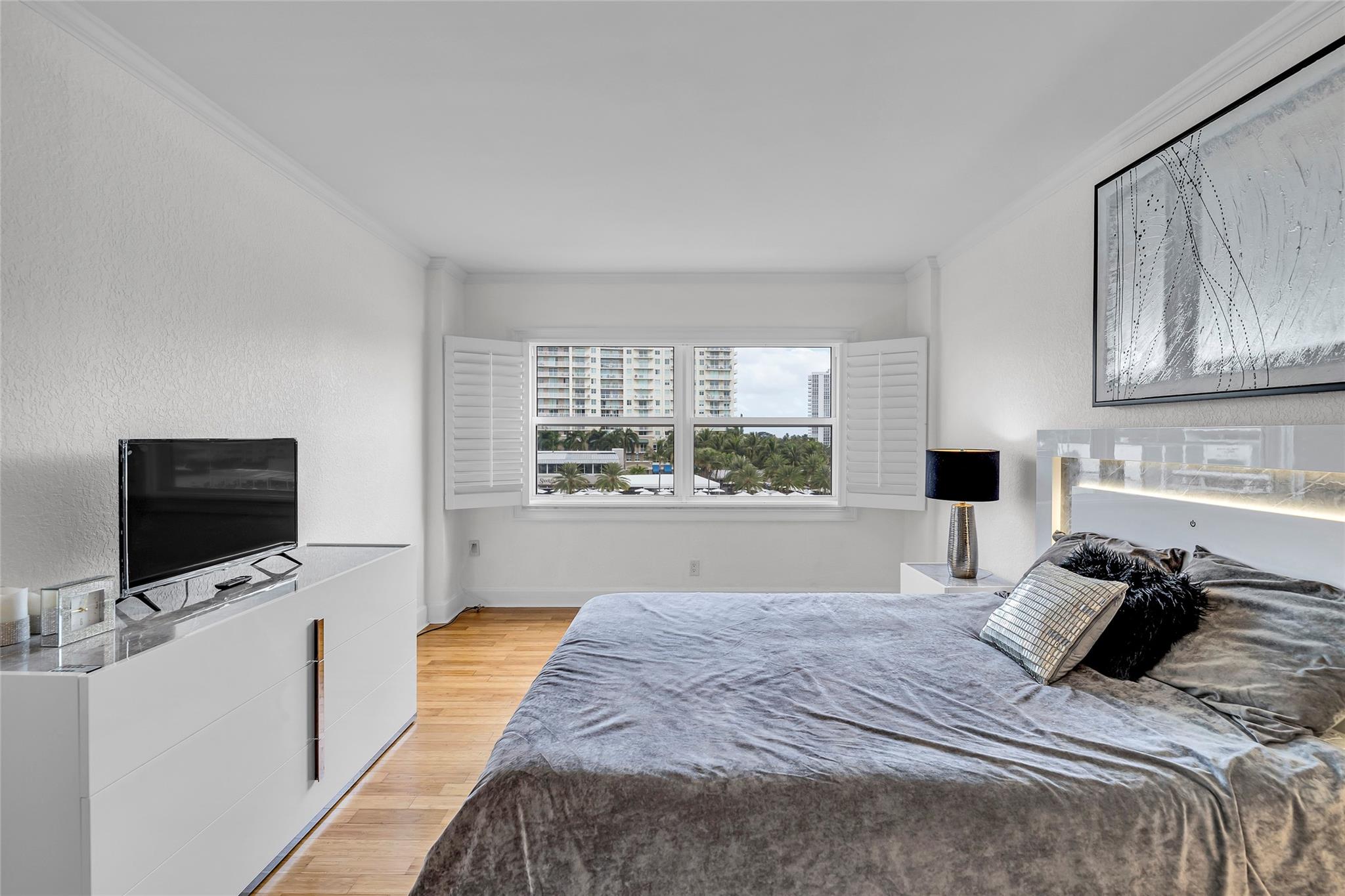 LAUDERDALE TOWER - Residential
