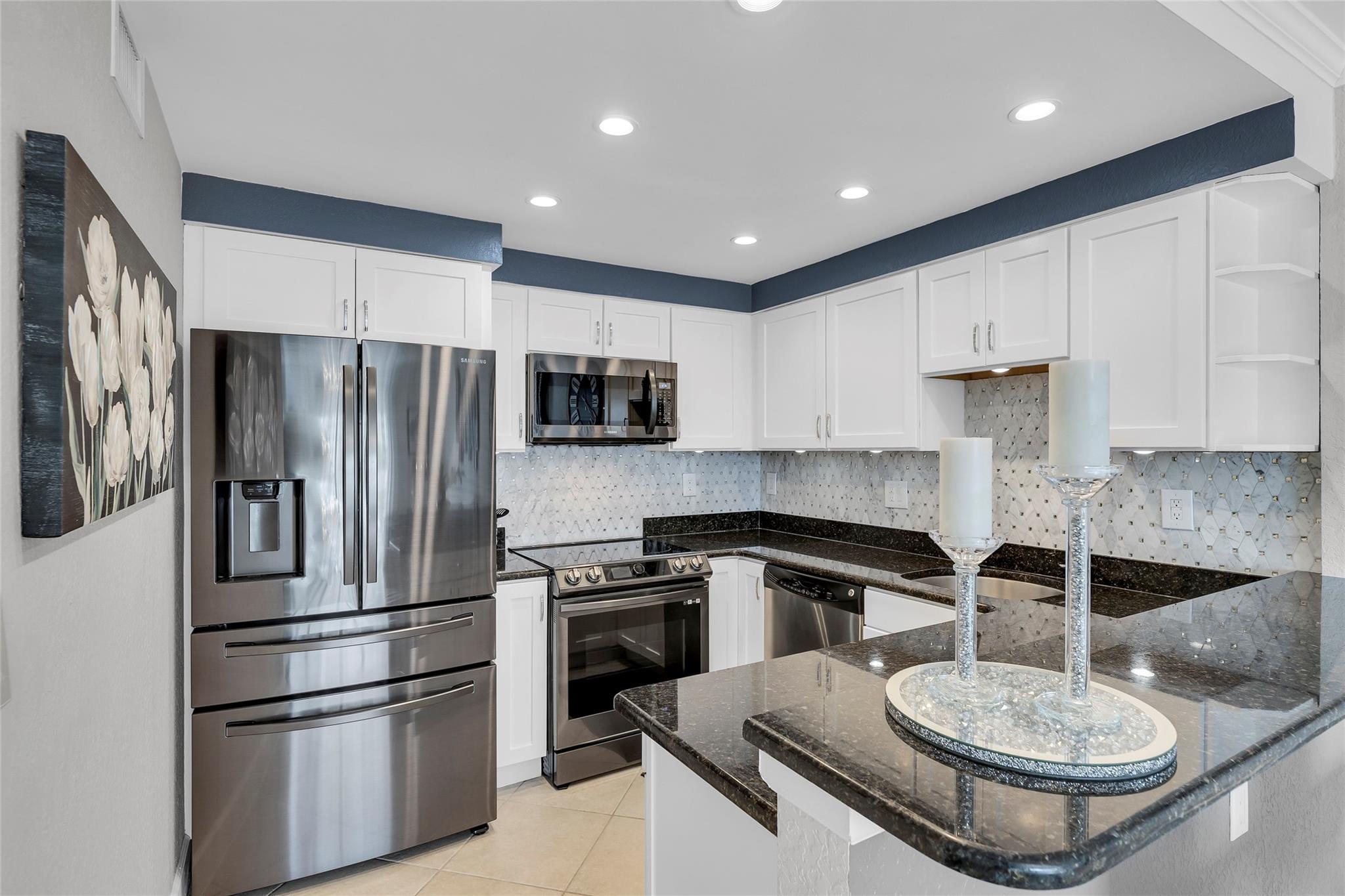 LAUDERDALE TOWER - Residential