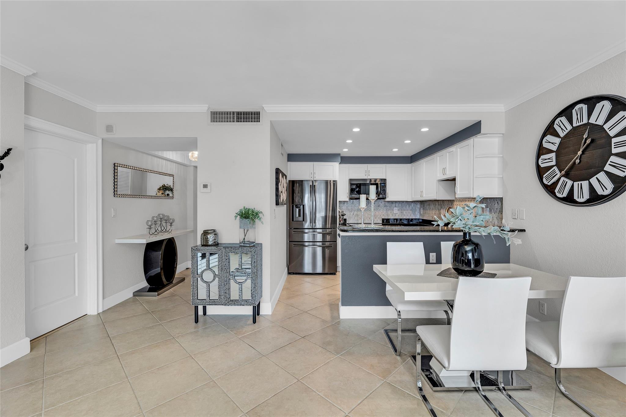 LAUDERDALE TOWER - Residential