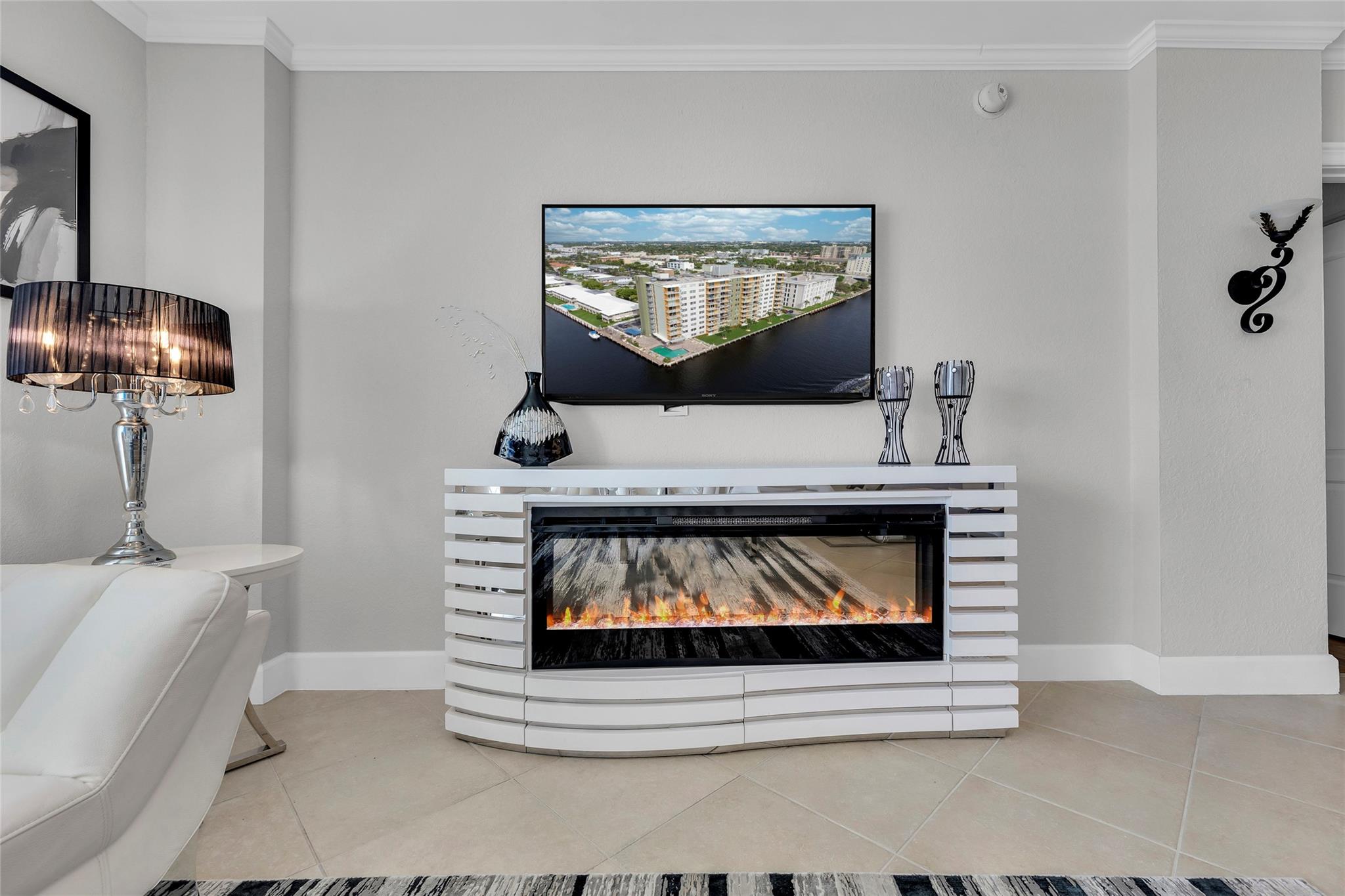 LAUDERDALE TOWER - Residential