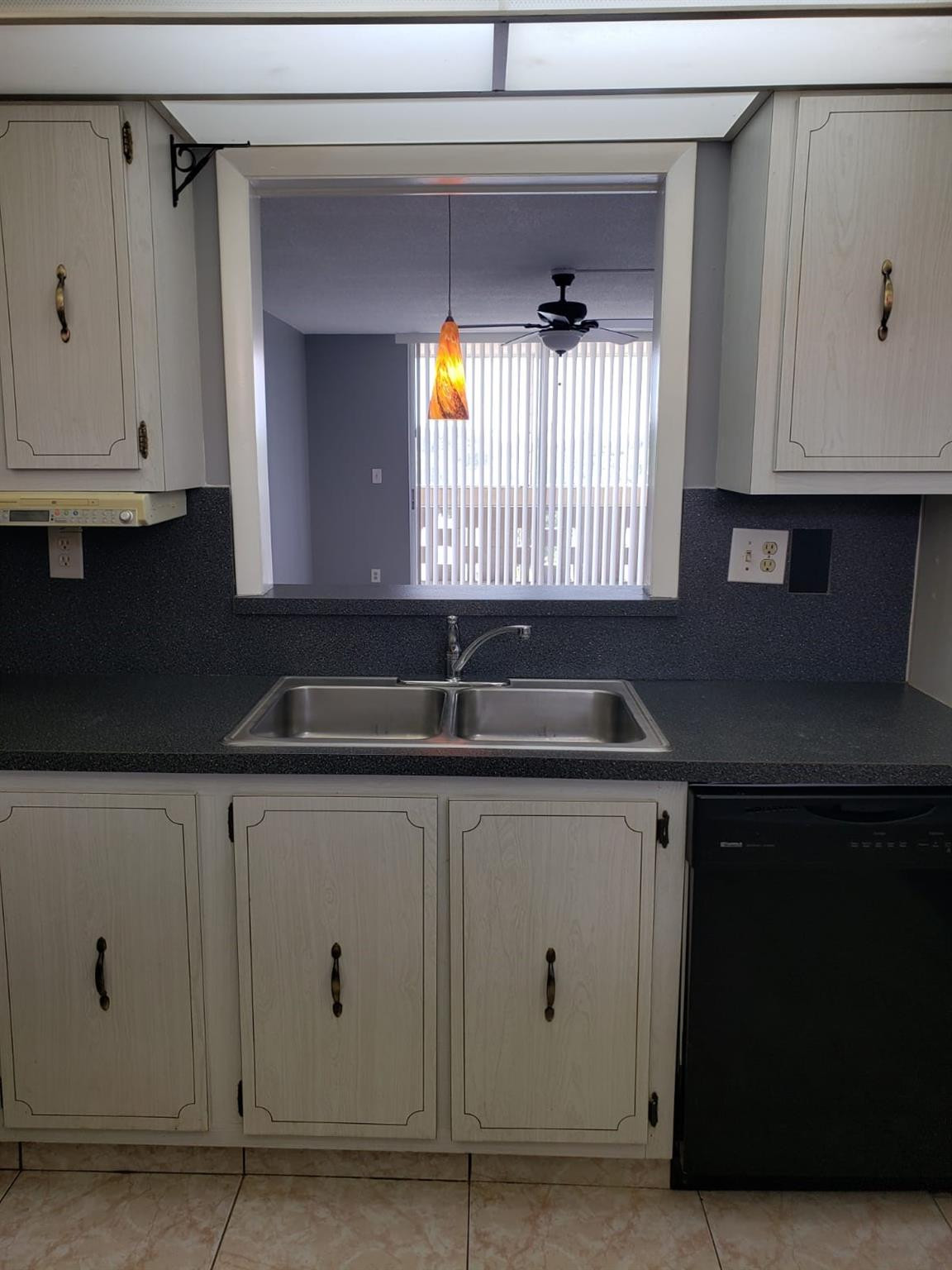 POLYNESIAN GARDENS CONDOMINIUM - Residential Lease