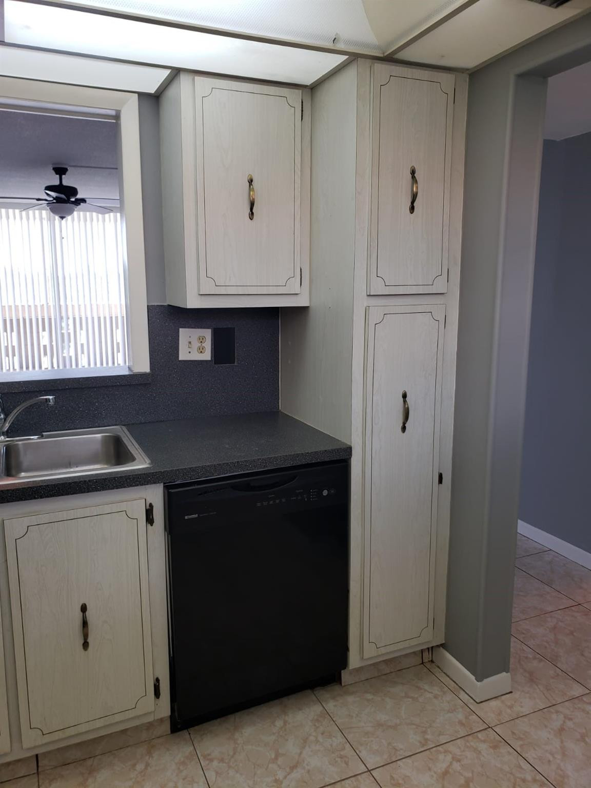 POLYNESIAN GARDENS CONDOMINIUM - Residential Lease