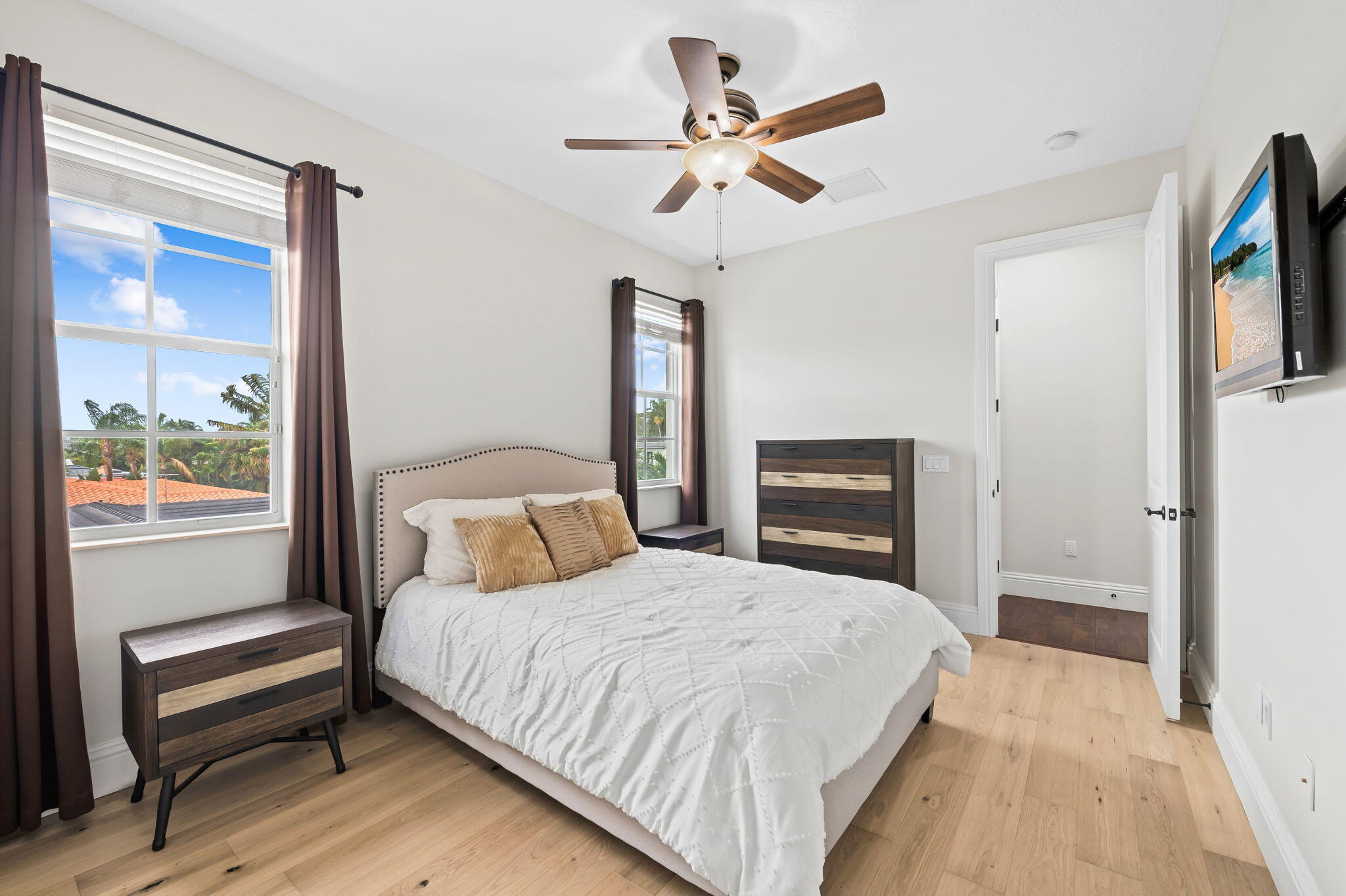 COUNTRY CLUB ISLES - Residential