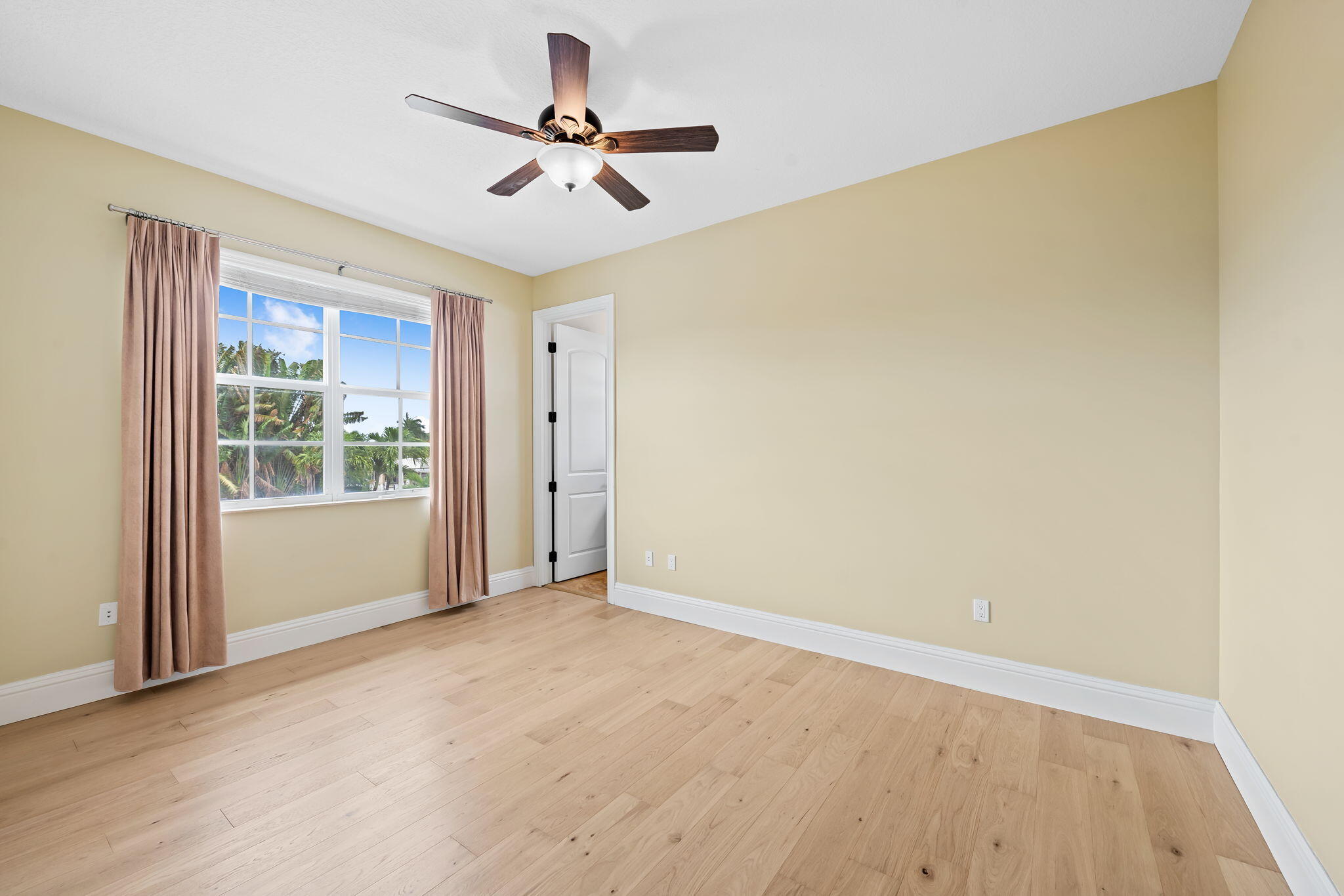 COUNTRY CLUB ISLES - Residential