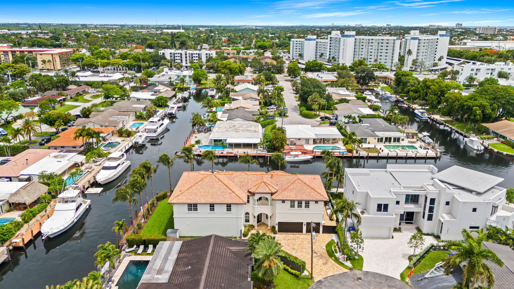 COUNTRY CLUB ISLES - Residential