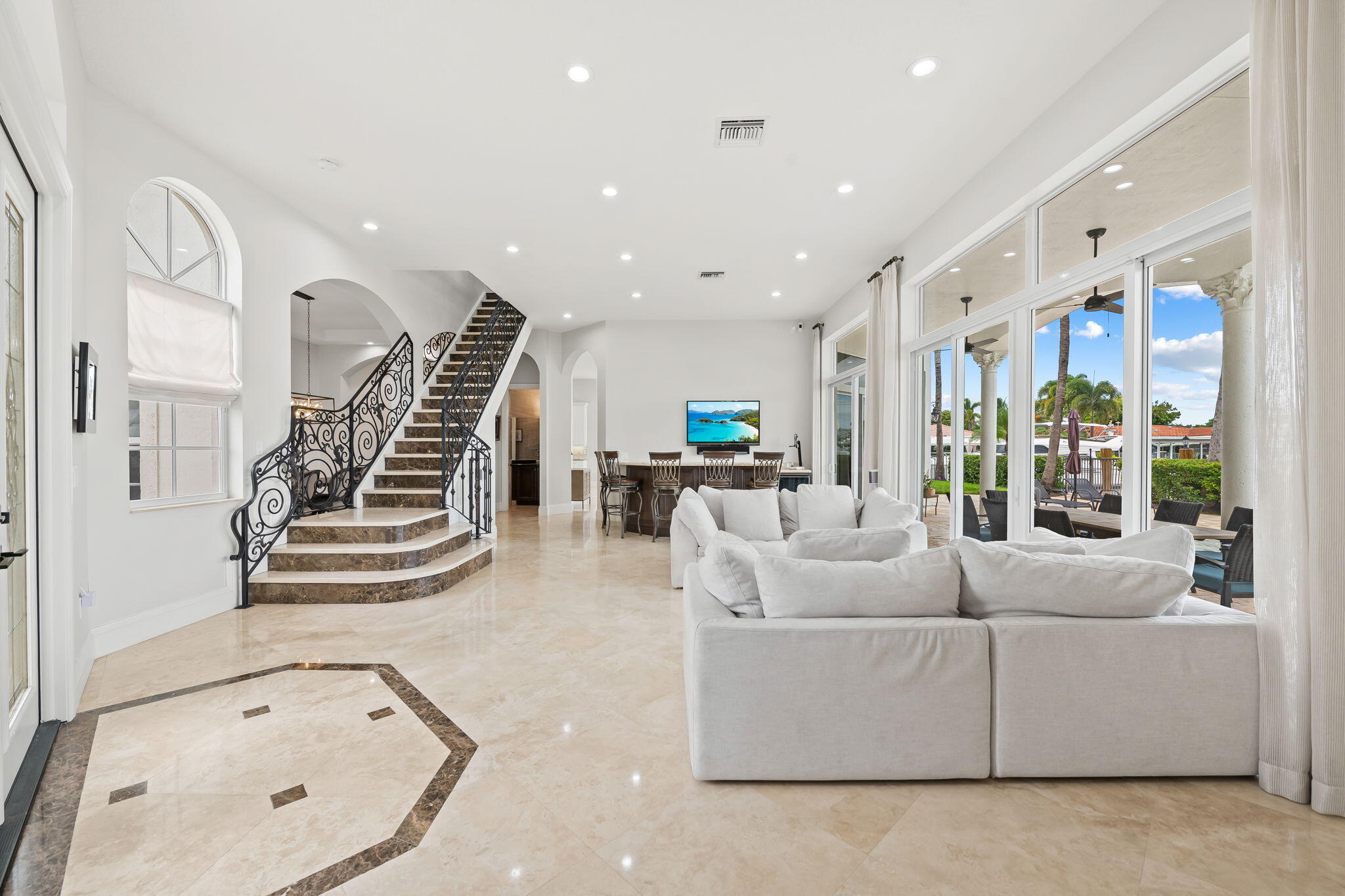 COUNTRY CLUB ISLES - Residential