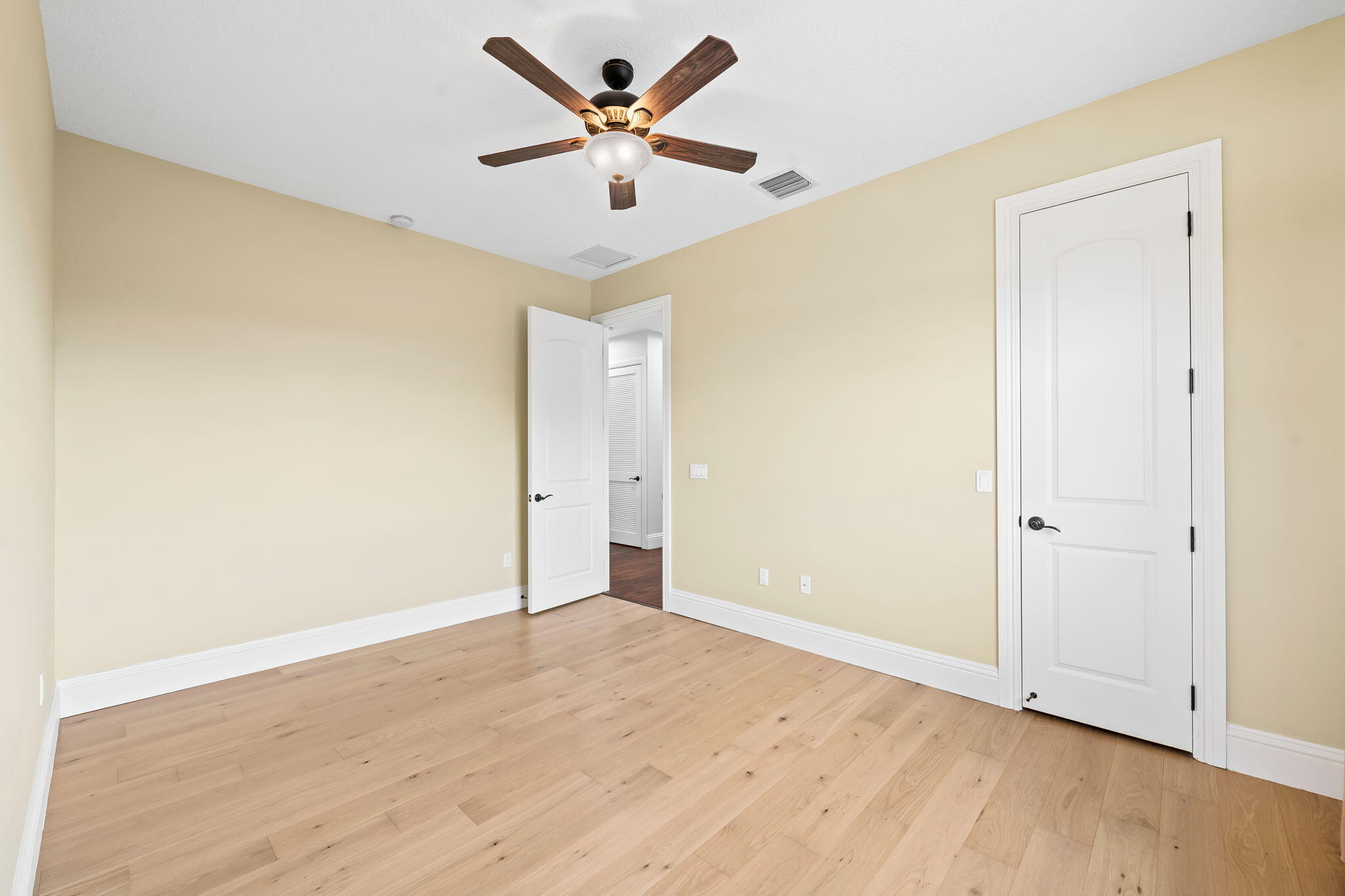 COUNTRY CLUB ISLES - Residential