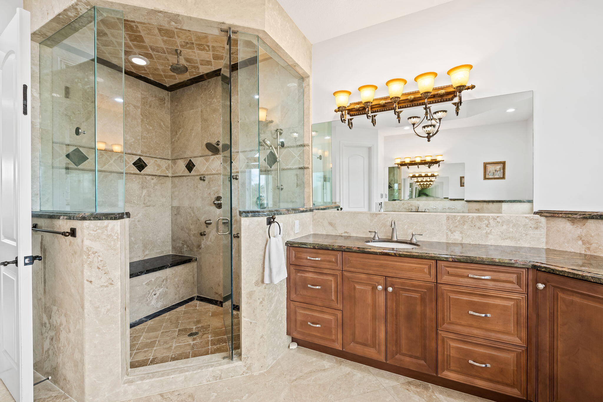 COUNTRY CLUB ISLES - Residential
