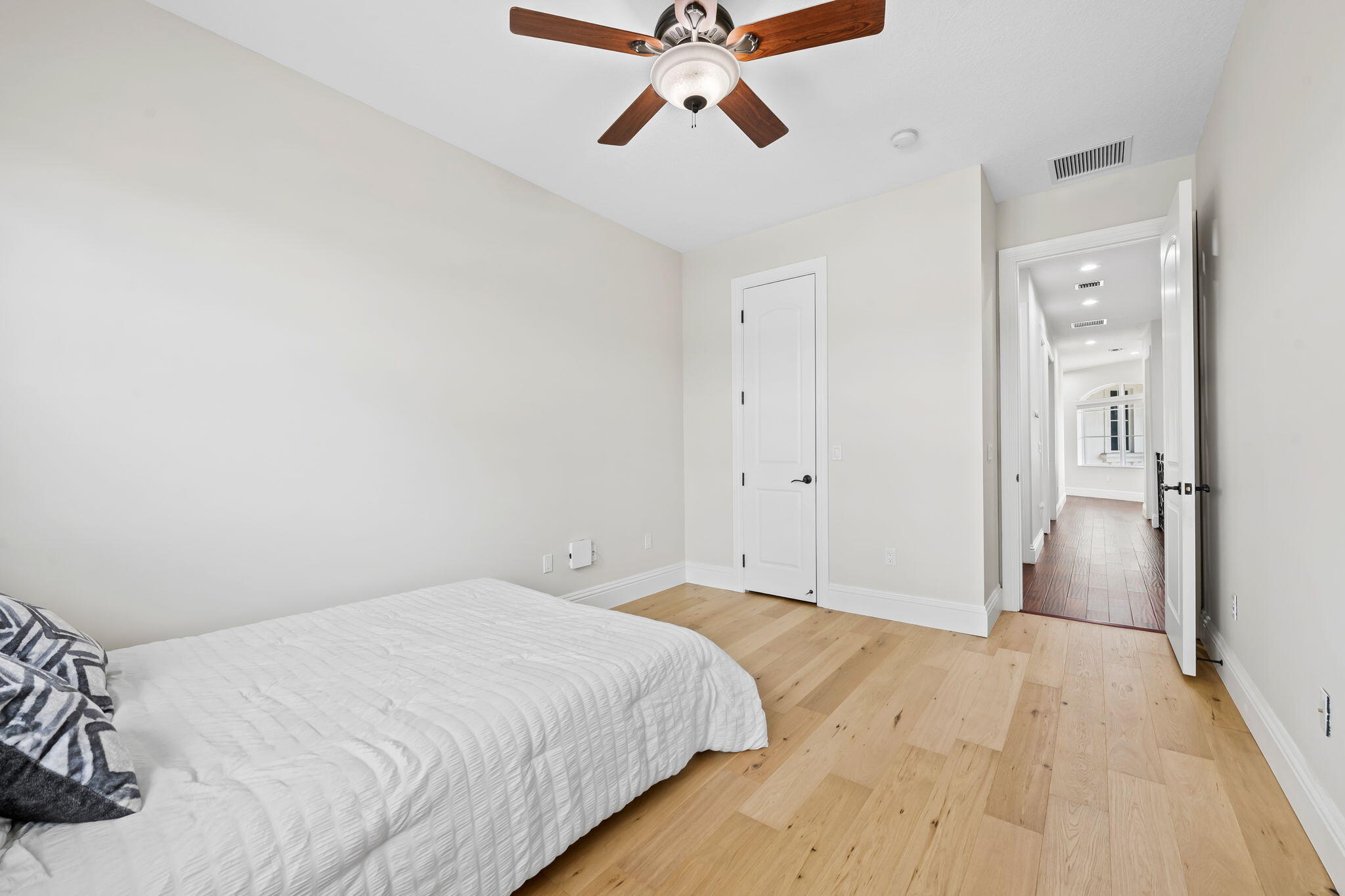 COUNTRY CLUB ISLES - Residential