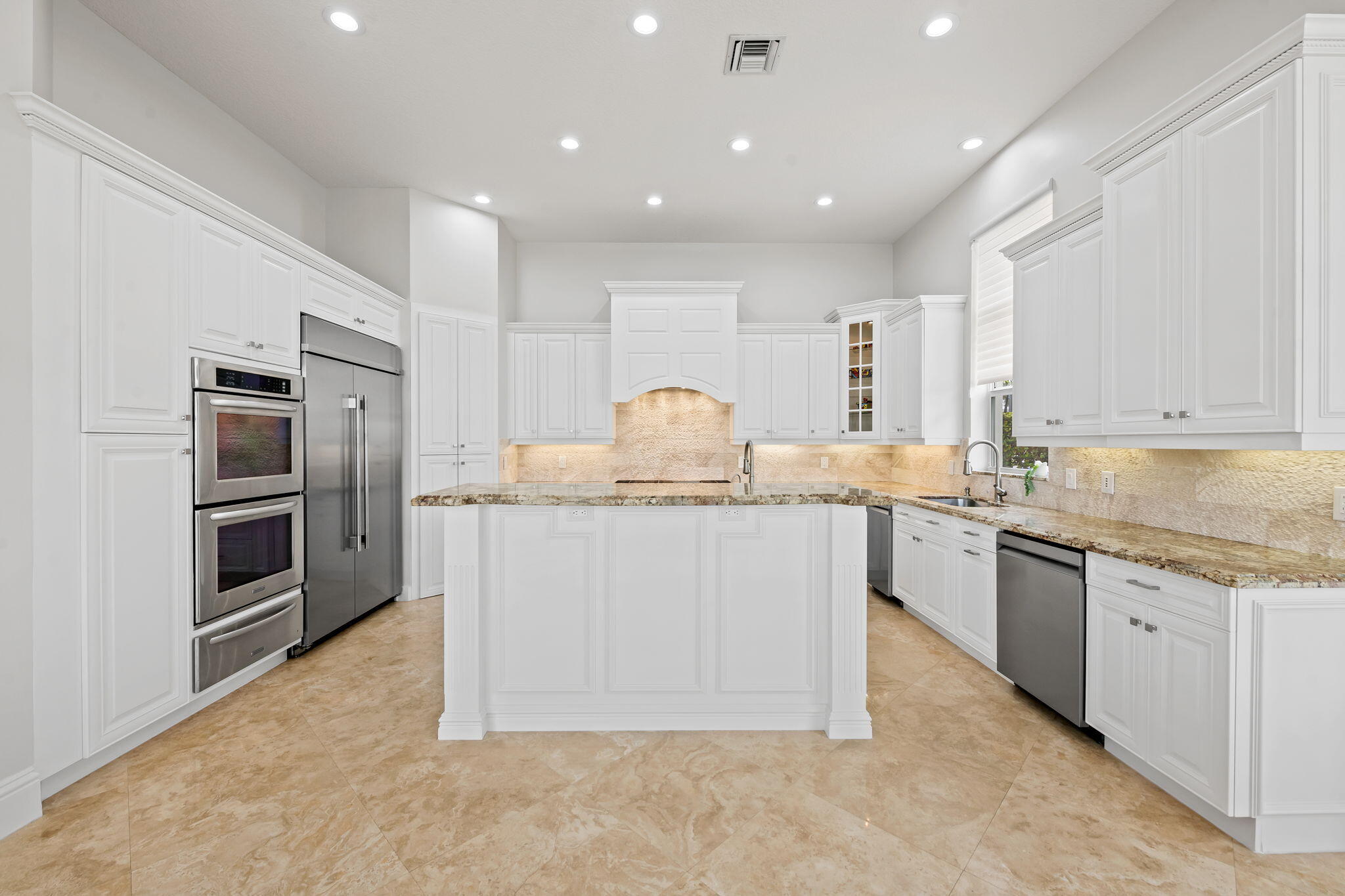 COUNTRY CLUB ISLES - Residential