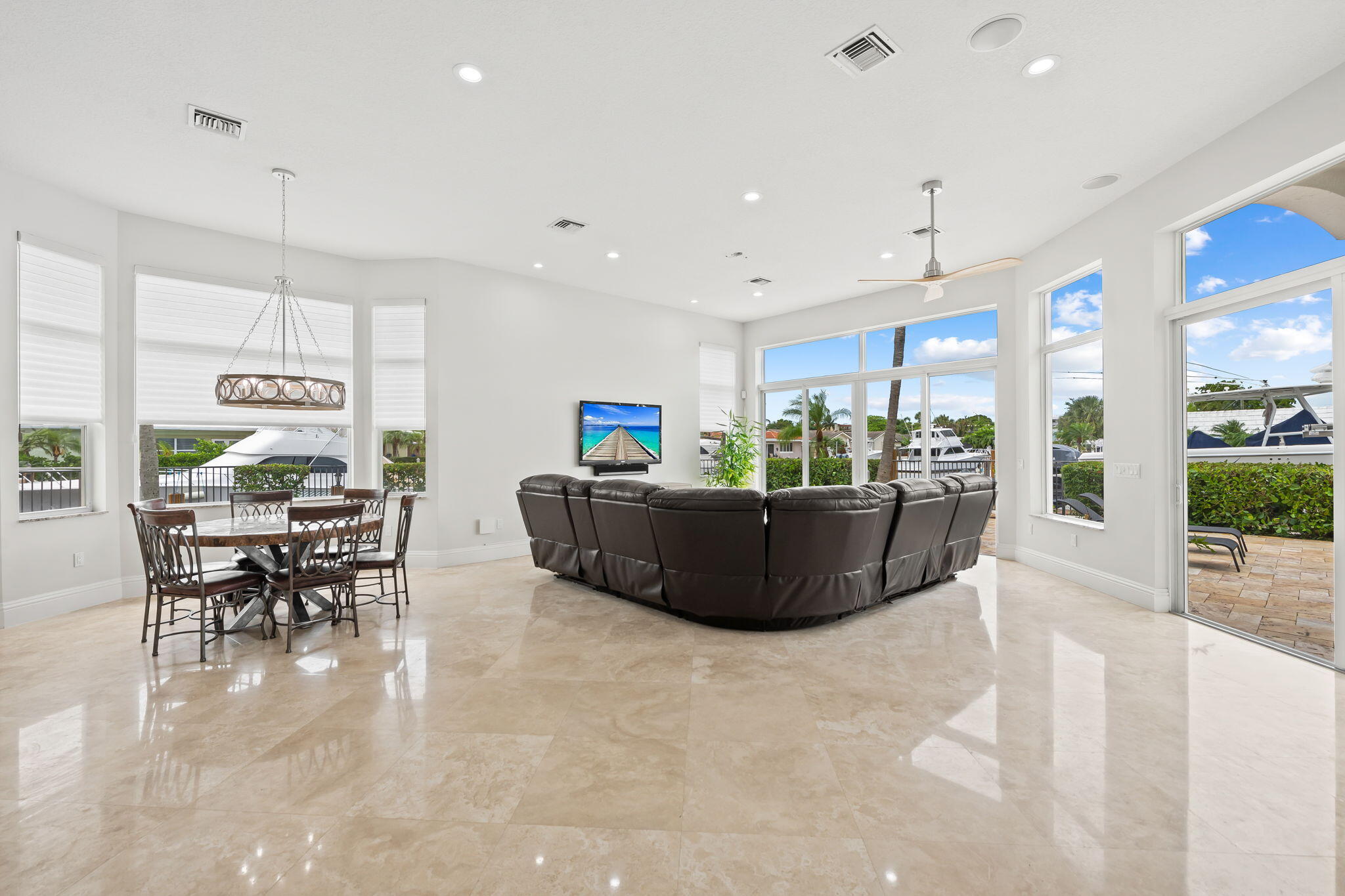 COUNTRY CLUB ISLES - Residential
