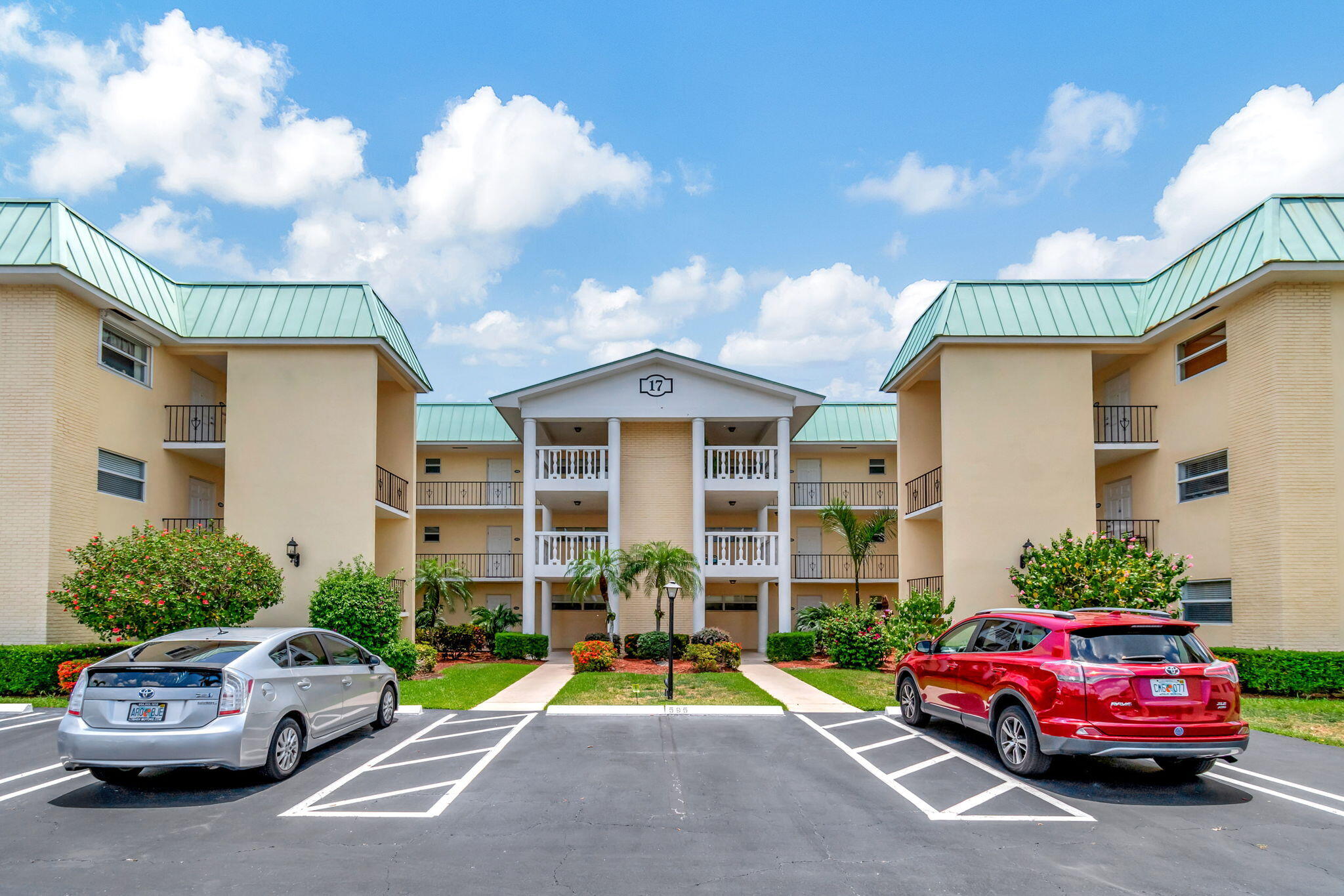 COLONIAL CLUB CONDO SEC 2 - Residential