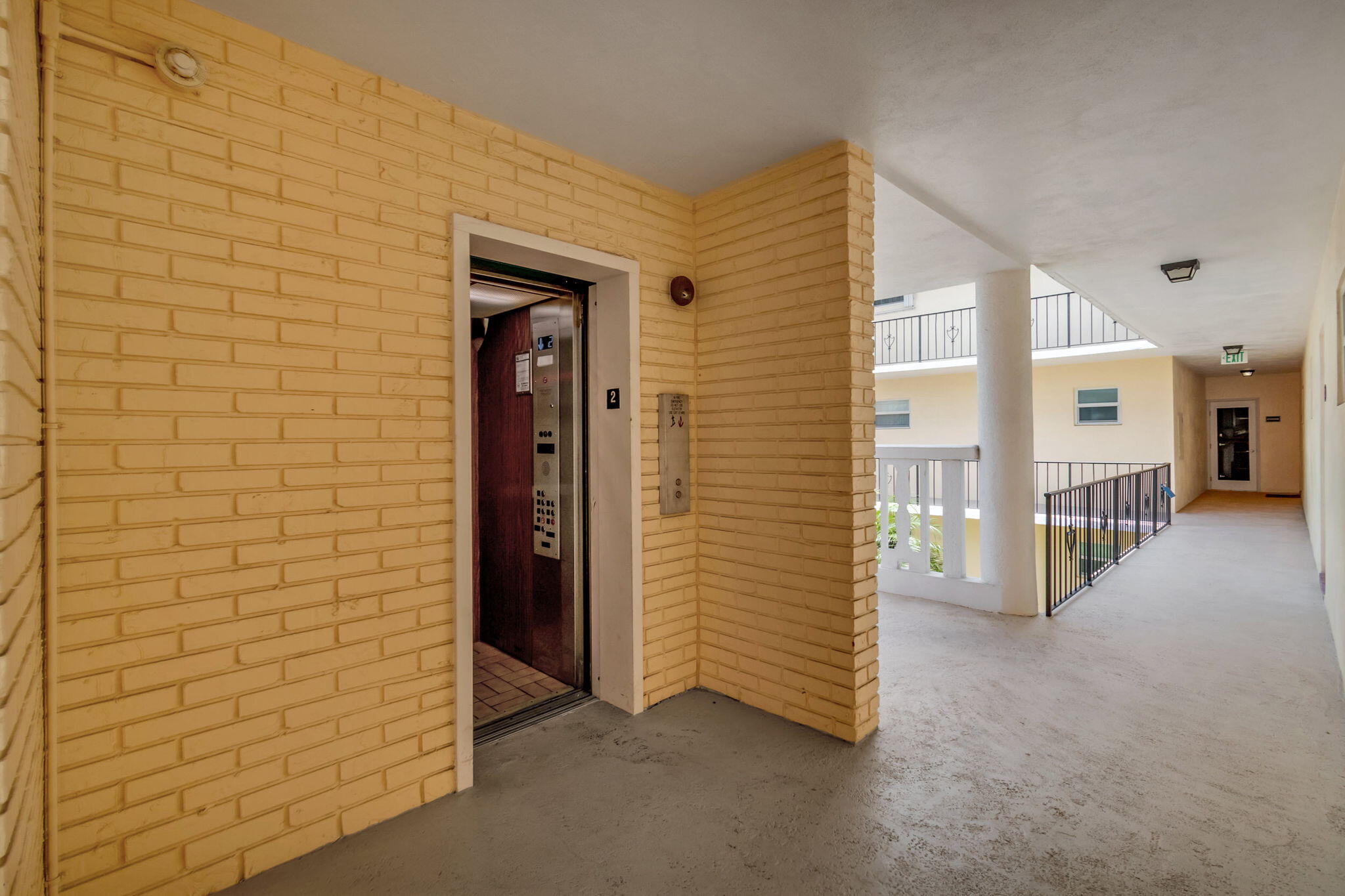COLONIAL CLUB CONDO SEC 2 - Residential