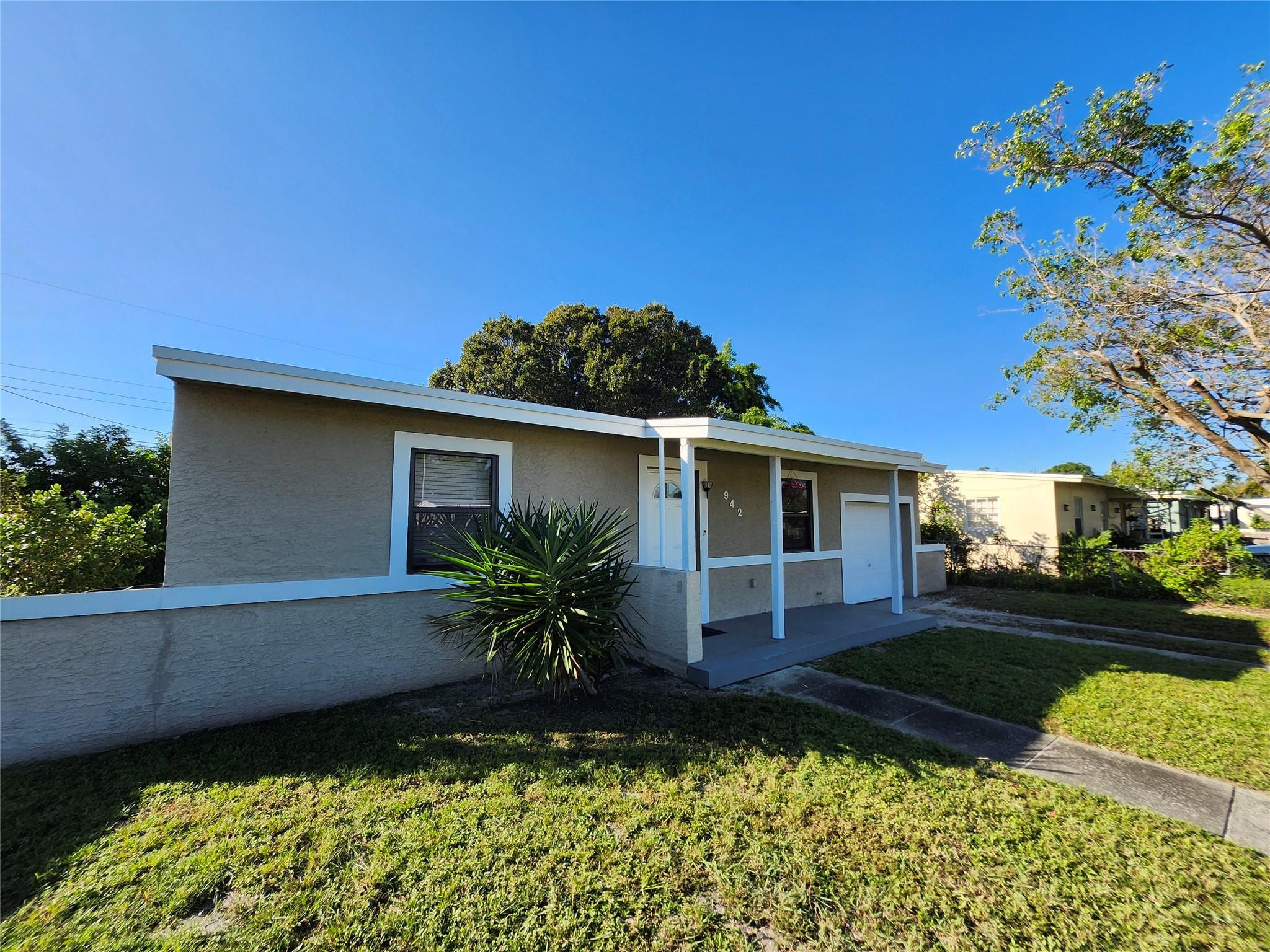 LAUDERDALE MANORS ADD-REV PLAT - Residential
