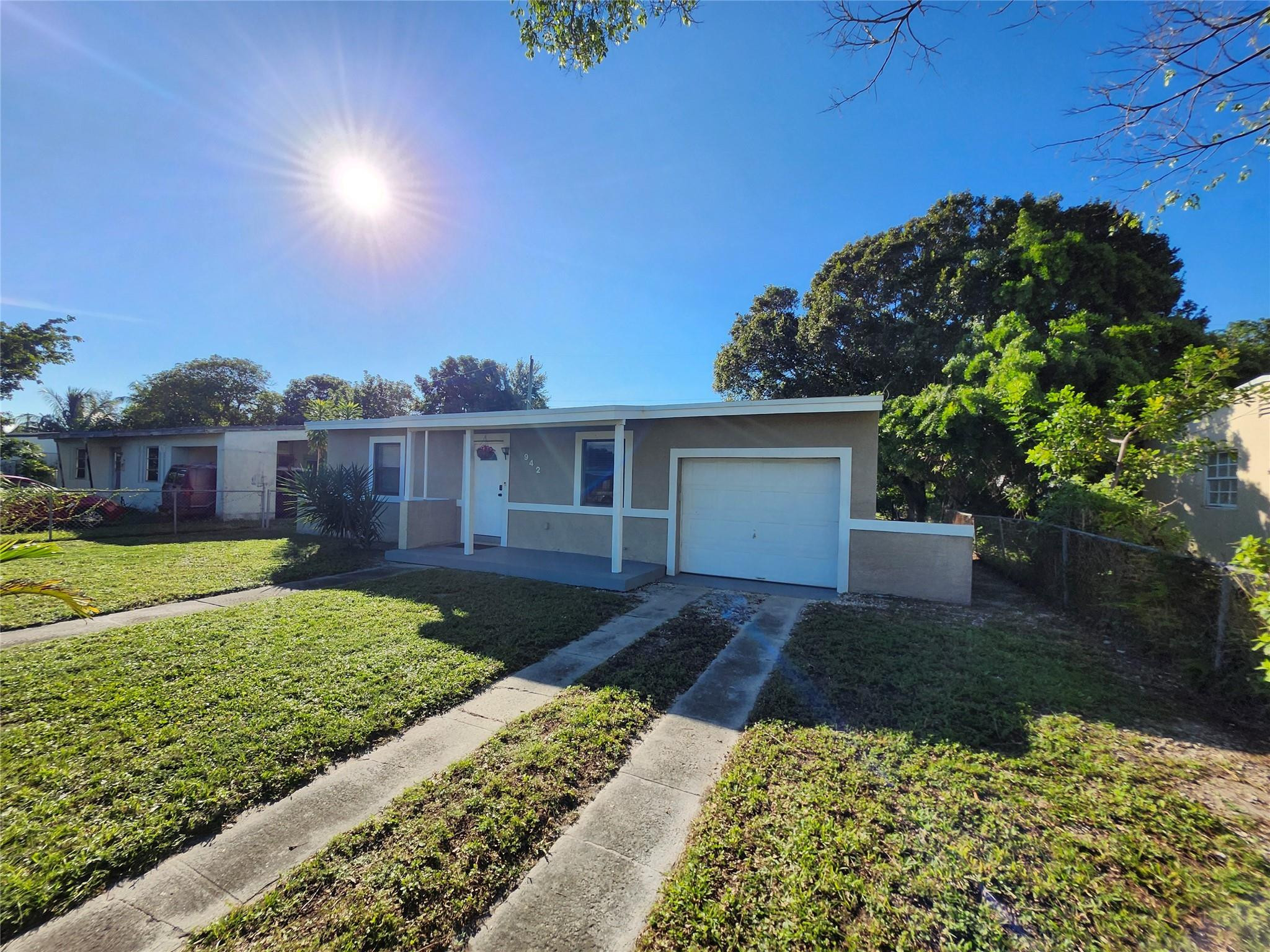 FORT LAUDERDALE-------NO HOA!!!!! --------2 BEDROOMS-----------1 BATH-------------1 CAR GARAGE-(18X10)----------ALL TILE----------ALL APPLIANCES------------- INCLUDING WASHER AND DRYER------NEW GARAGE DOOR OPENER--------FULLY FENCED YARD------------ROOF 2024----------PERFECT STARTER HOME---------OR LOOKING TO DOWNSIZE-----------LOCATED MINUTES FROM ALL MAJOR ROADS------SCHOOLS---PARKS----SHOPPING------RESTAURANTS-------MALLS------CASINOS------ENTERTAINMENT VENUES----------AIRPORTS -------AND THE BEACHES.............PRESENT OFFERS!!!