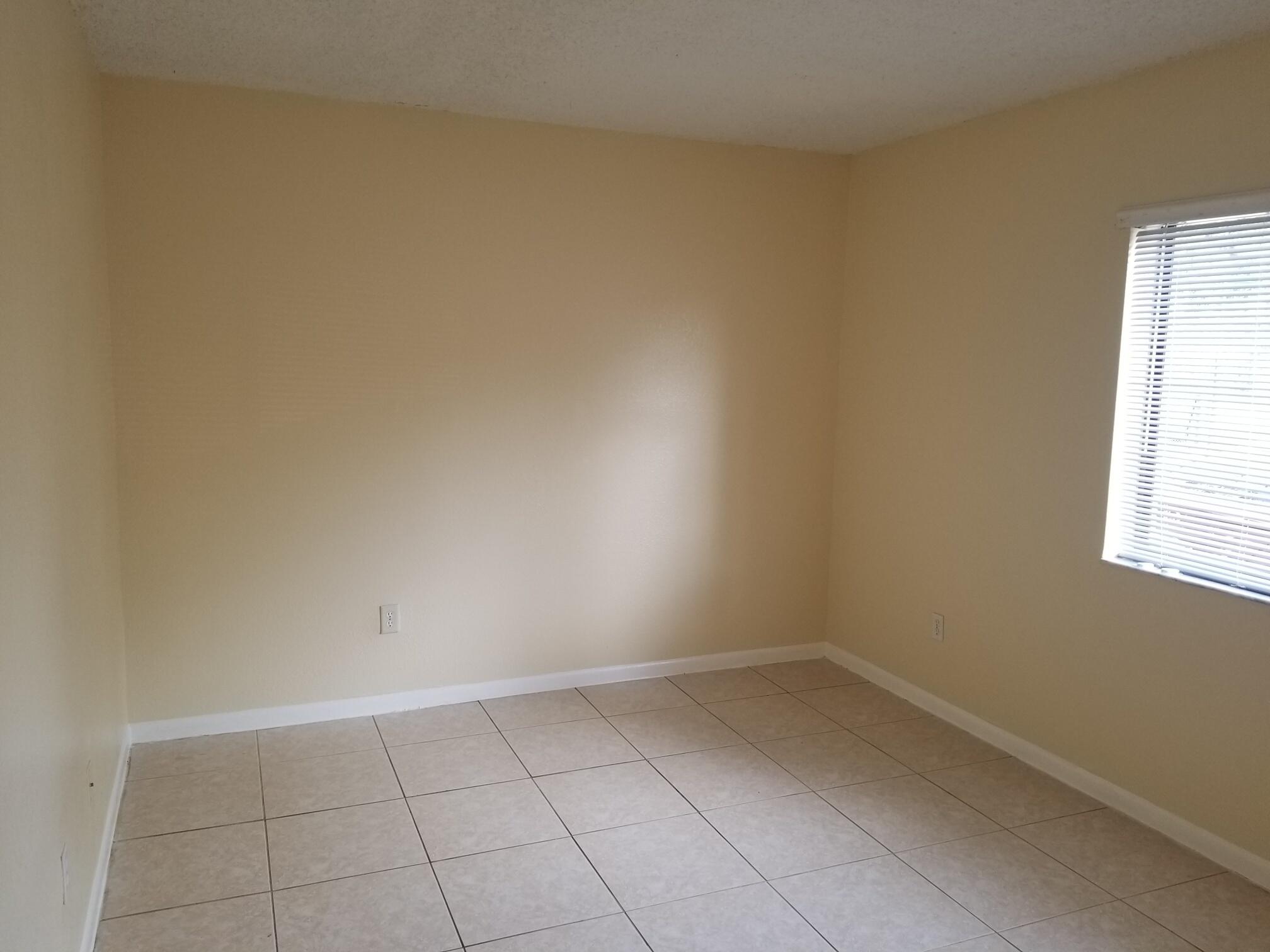 LAURELS AT SHERWOOD CONDO - Residential Lease