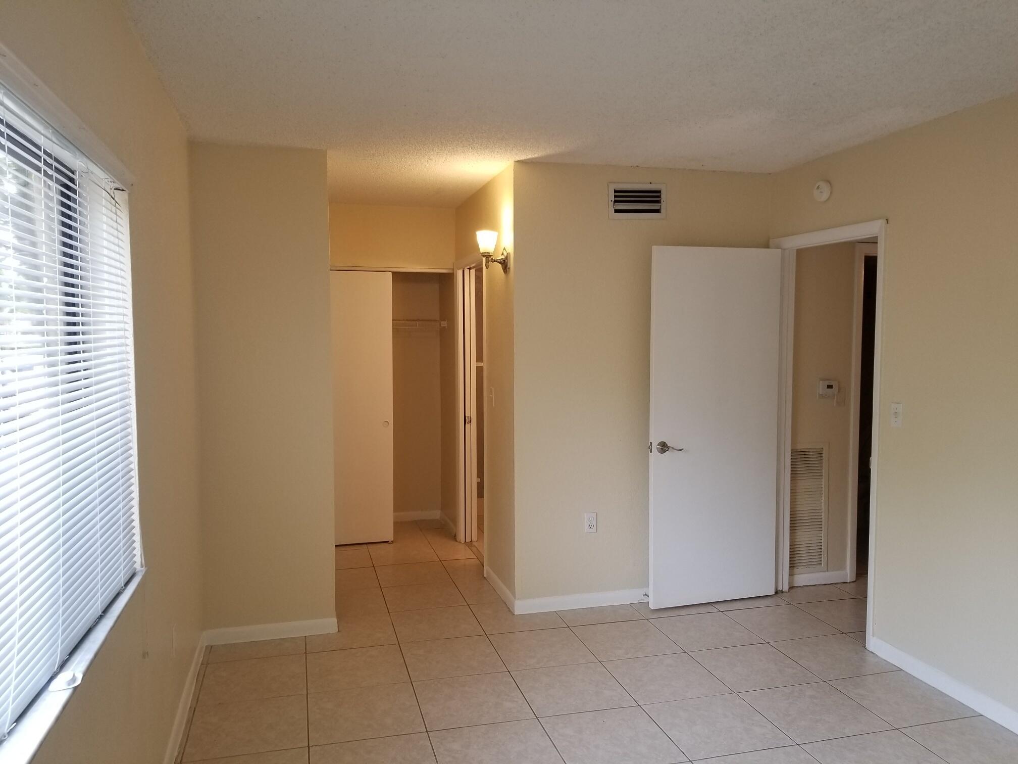 LAURELS AT SHERWOOD CONDO - Residential Lease