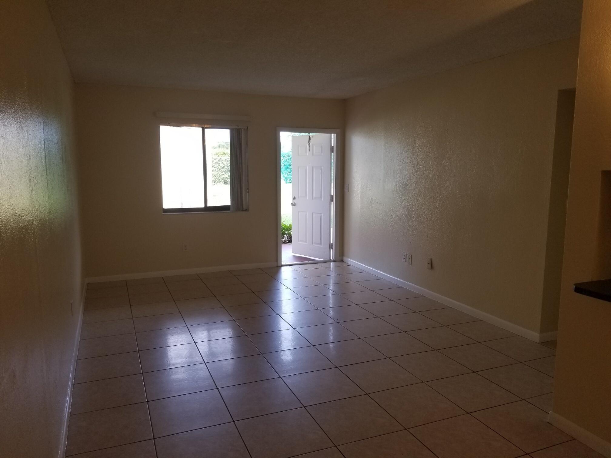LAURELS AT SHERWOOD CONDO - Residential Lease