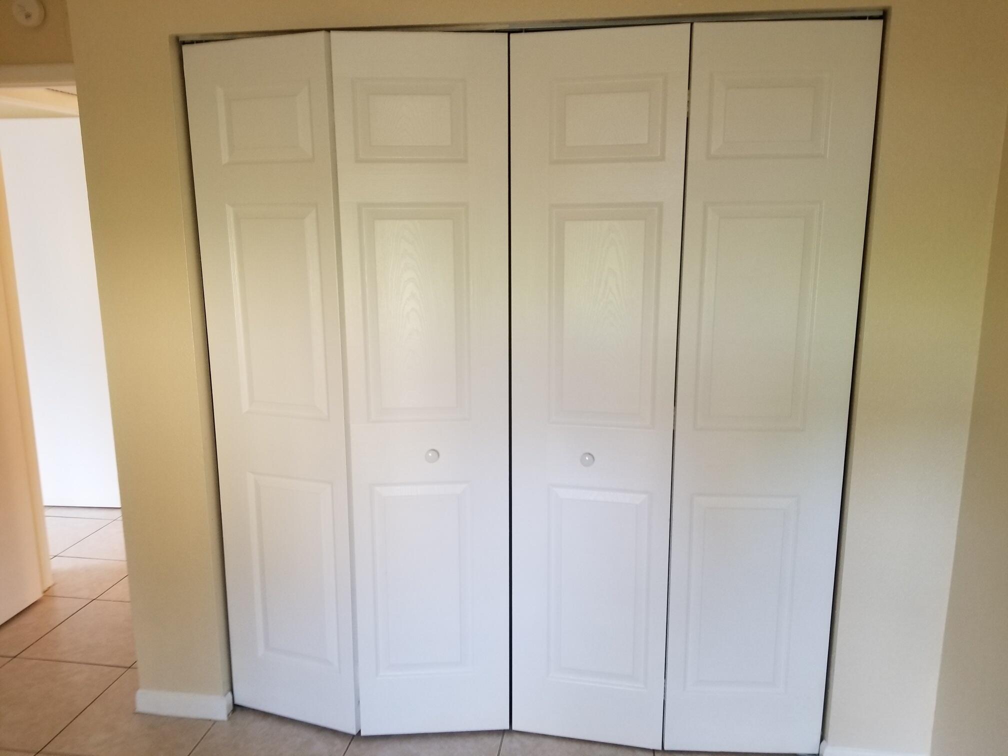 LAURELS AT SHERWOOD CONDO - Residential Lease