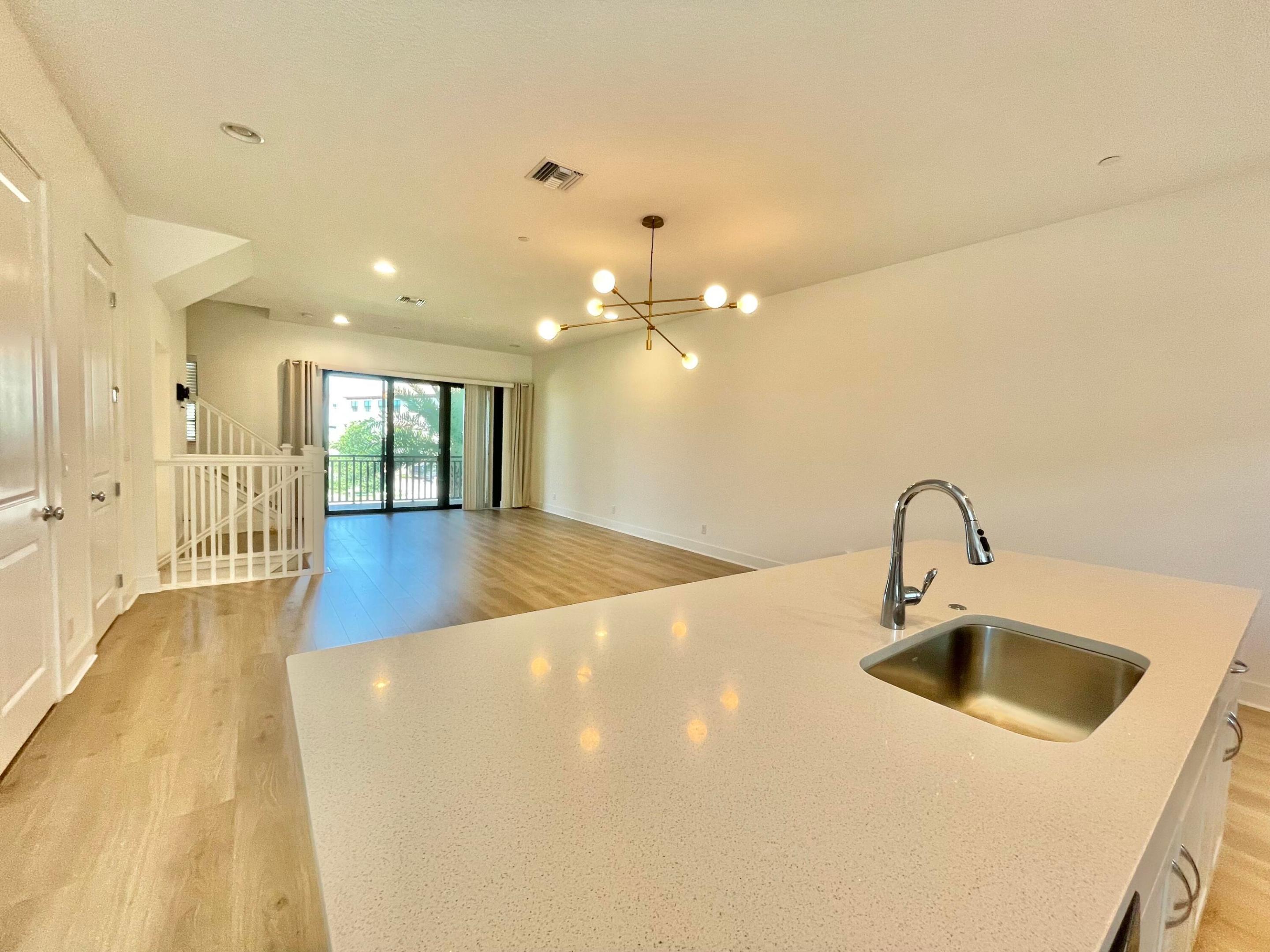 ALTON - Residential Lease