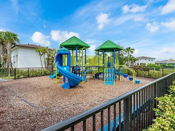 CRYSTAL LAKE 1ST SEC - Residential