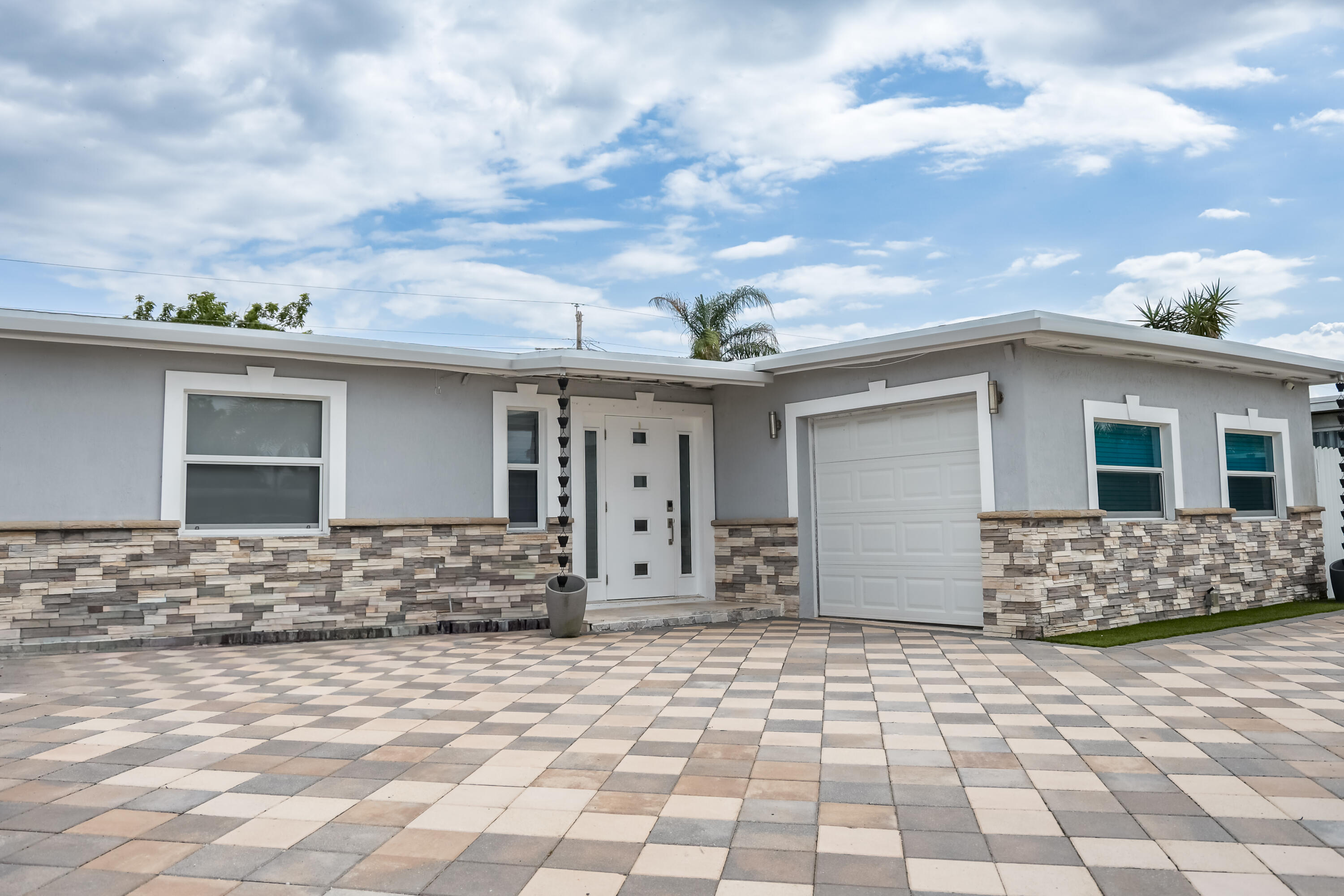 FOREST HILL VILLAGE 3 - Residential Lease