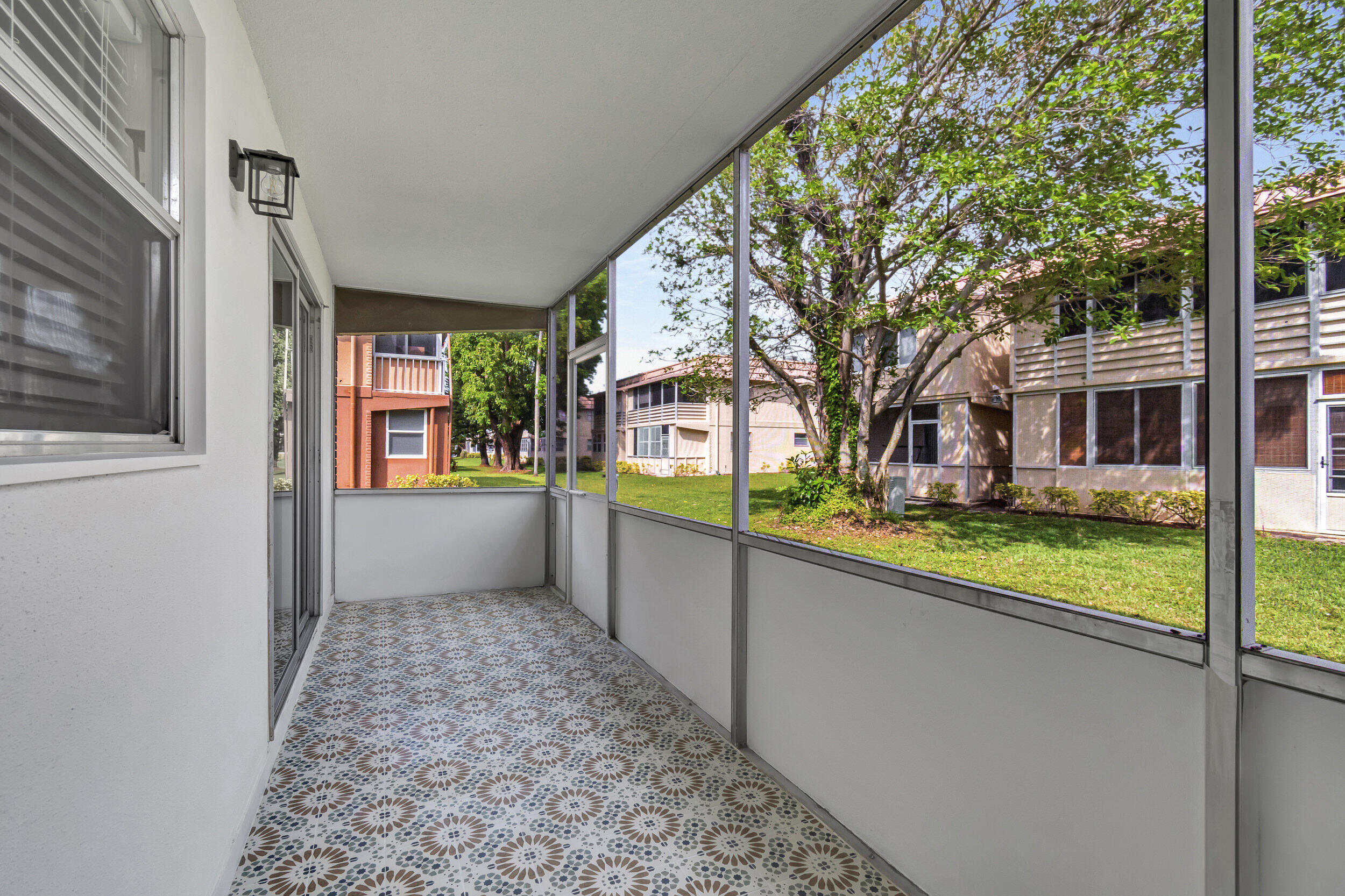 KINGS POINT SAXONY CONDOS - Residential