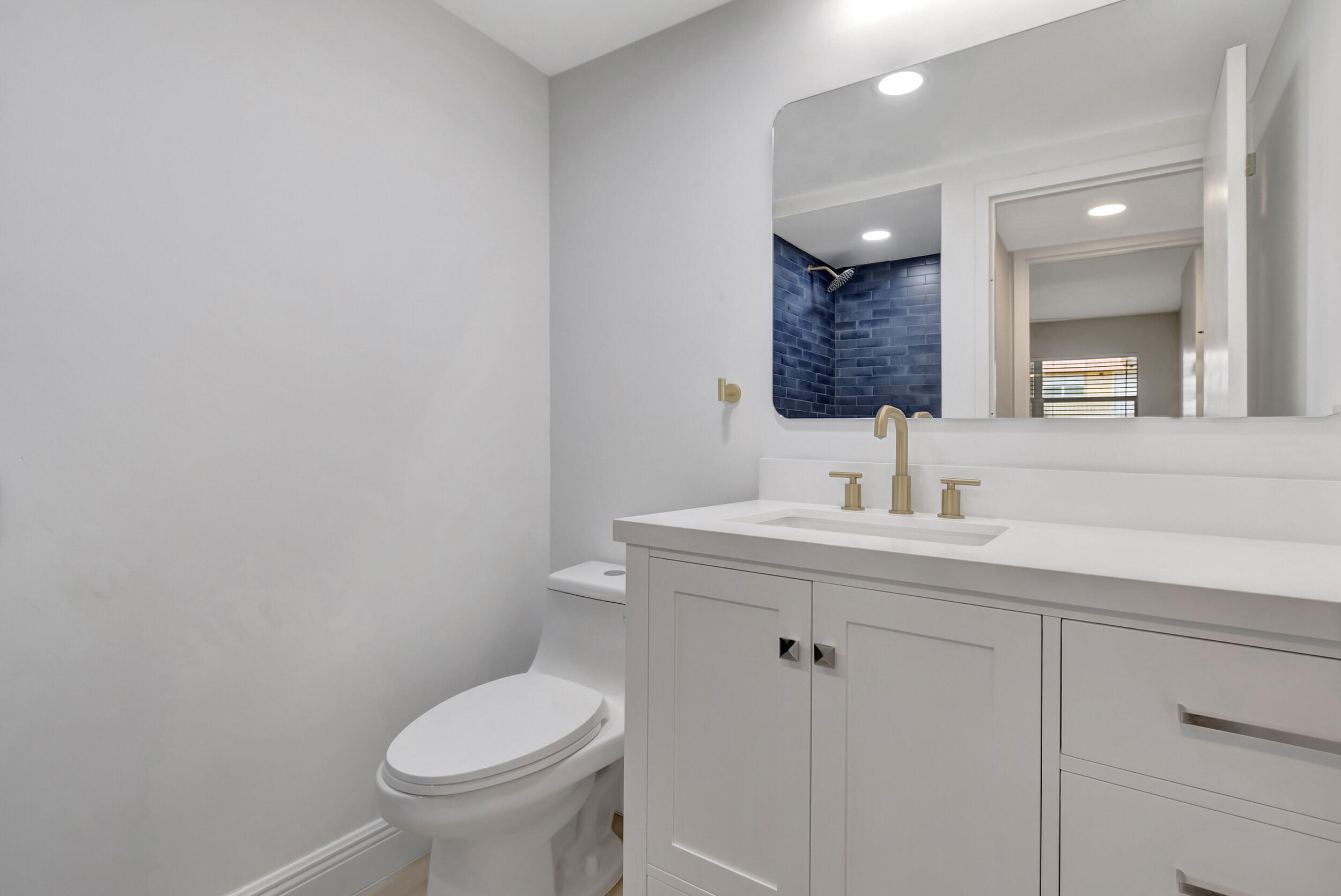 KINGS POINT SAXONY CONDOS - Residential