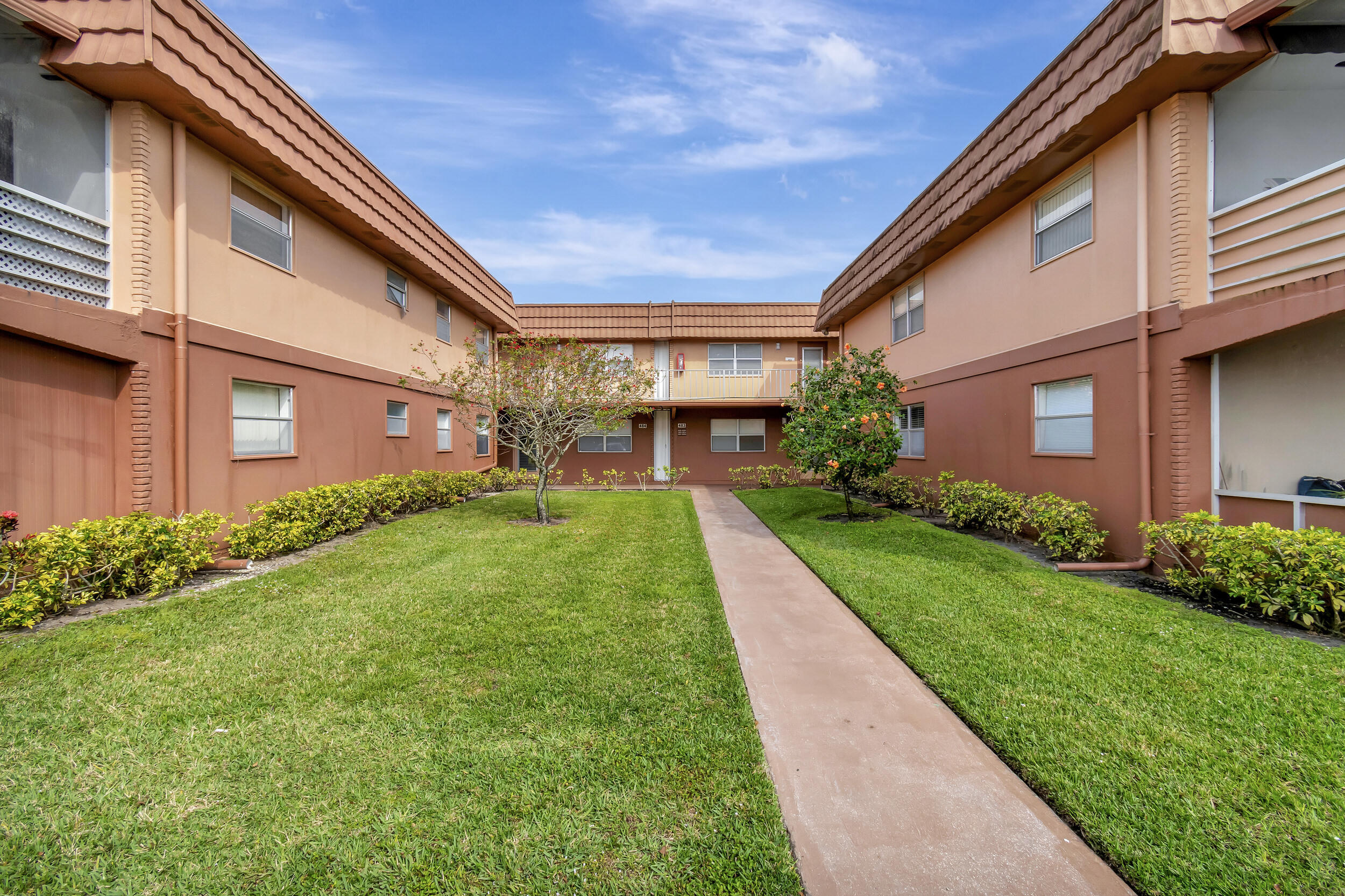 KINGS POINT SAXONY CONDOS - Residential