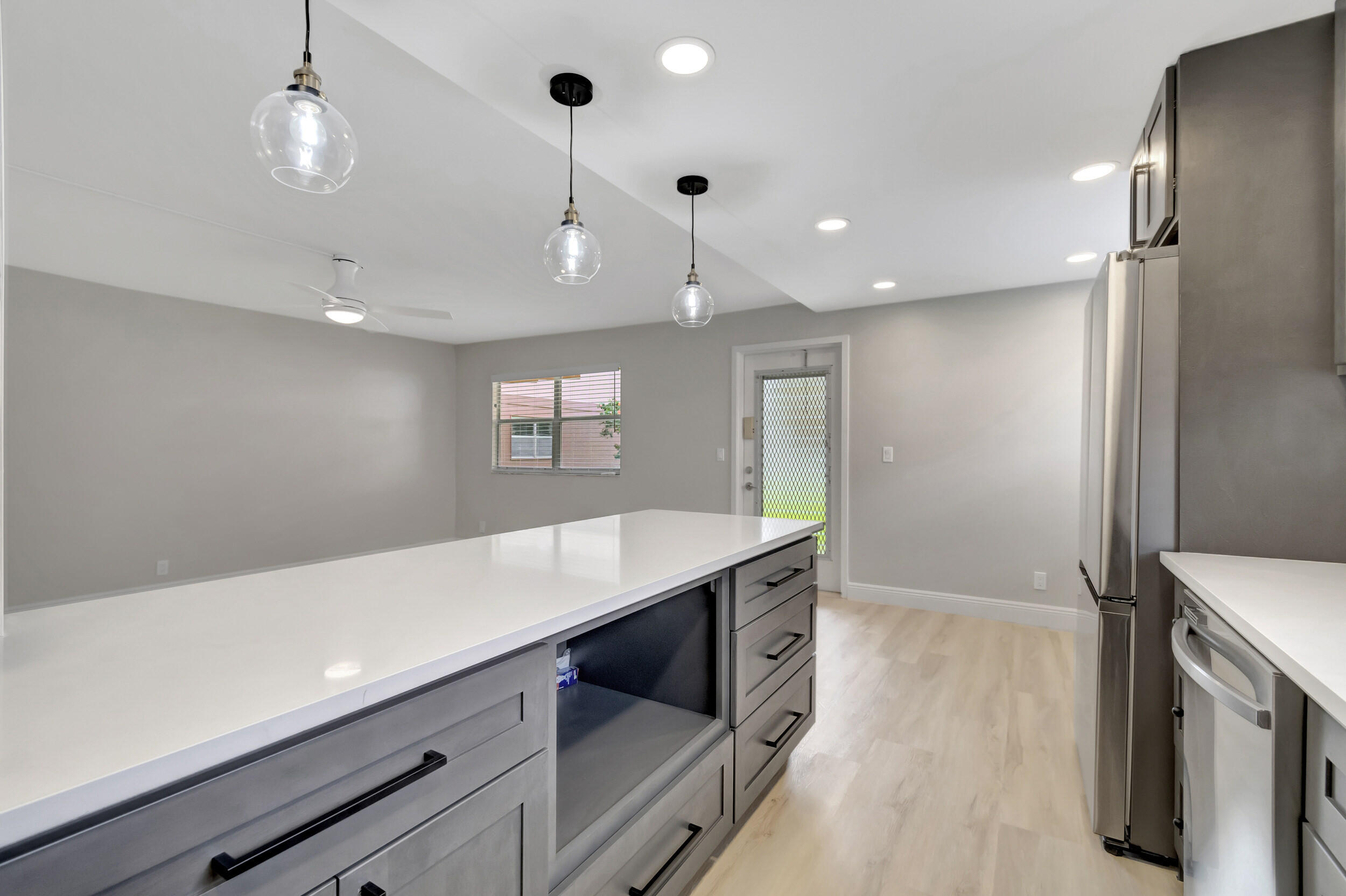 KINGS POINT SAXONY CONDOS - Residential