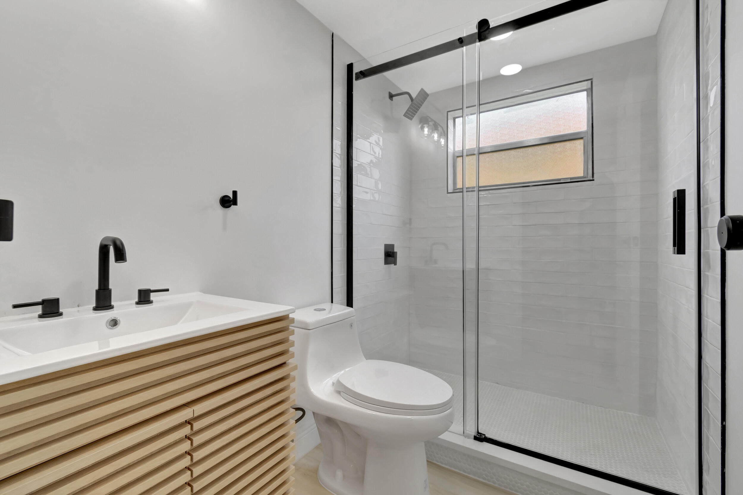 KINGS POINT SAXONY CONDOS - Residential