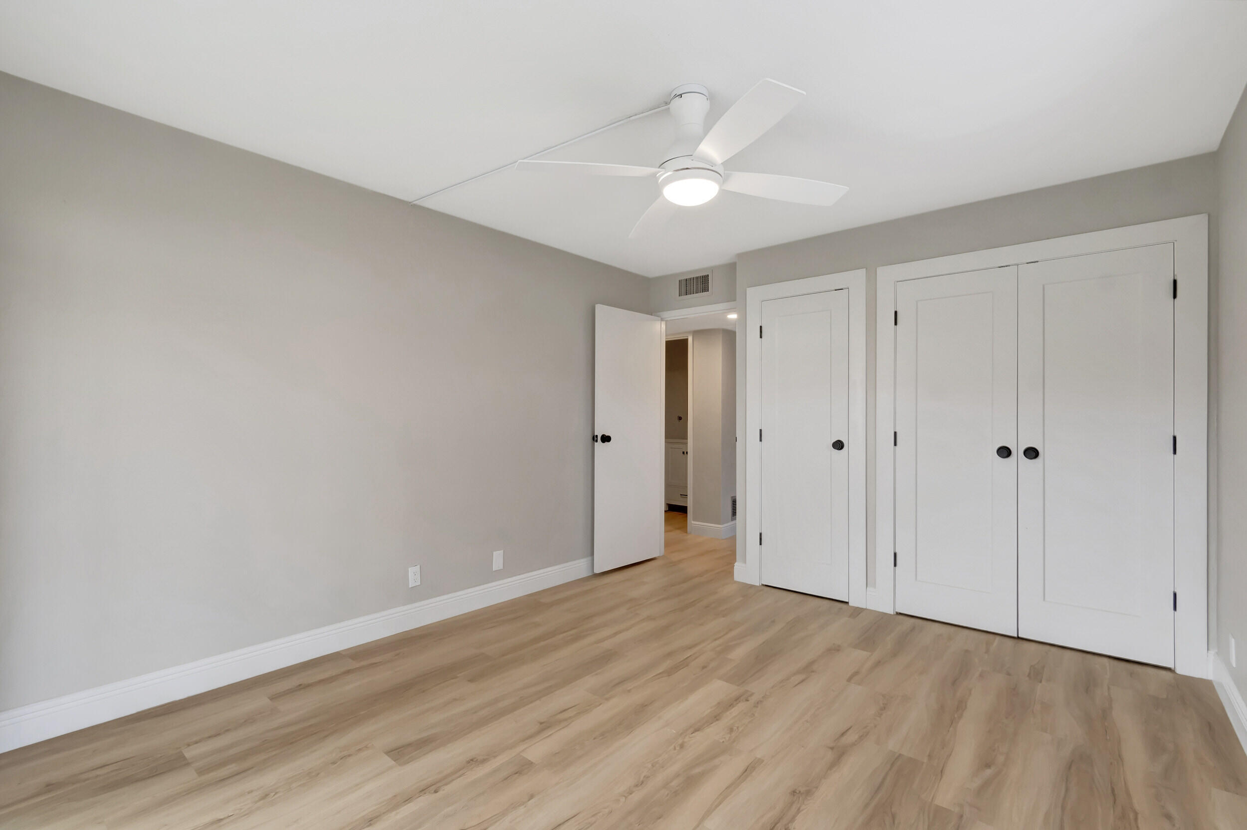 KINGS POINT SAXONY CONDOS - Residential