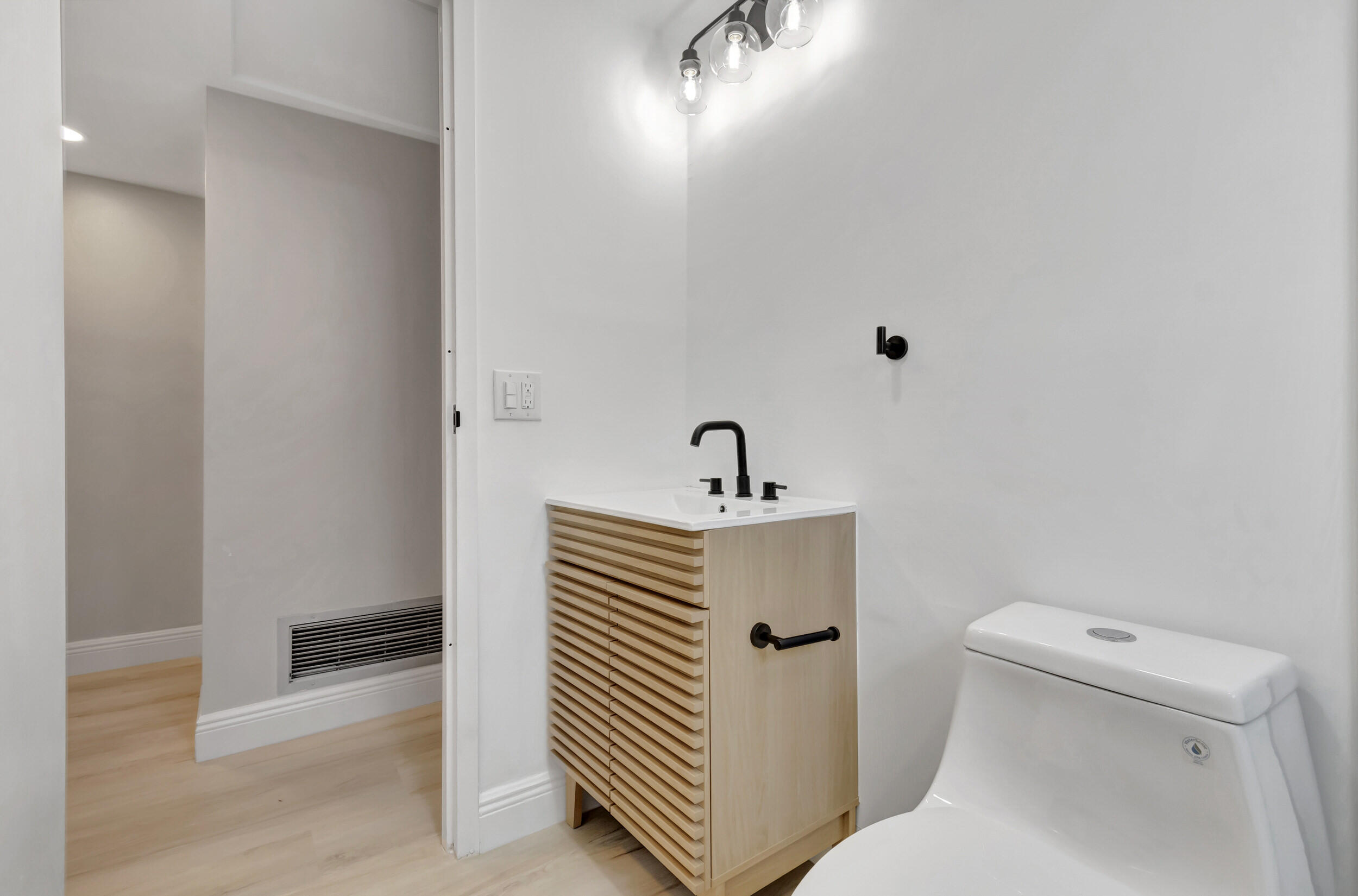 KINGS POINT SAXONY CONDOS - Residential