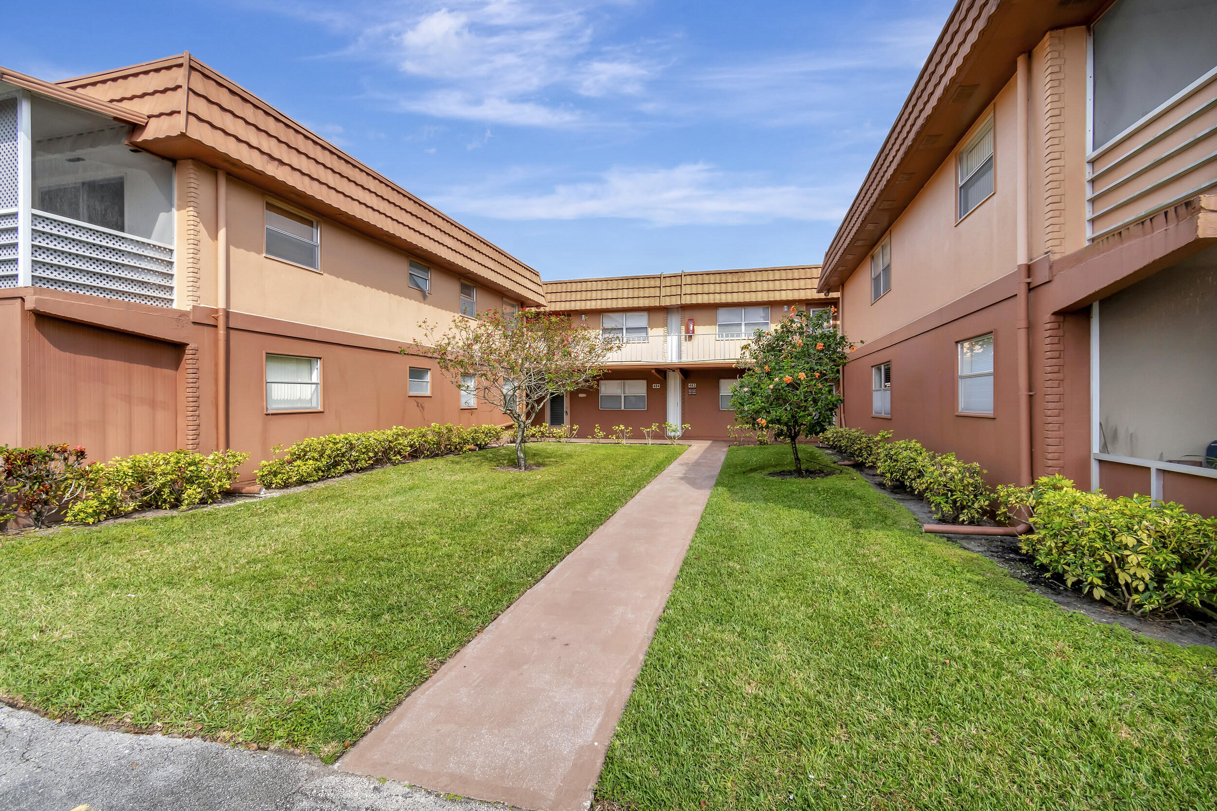 KINGS POINT SAXONY CONDOS - Residential