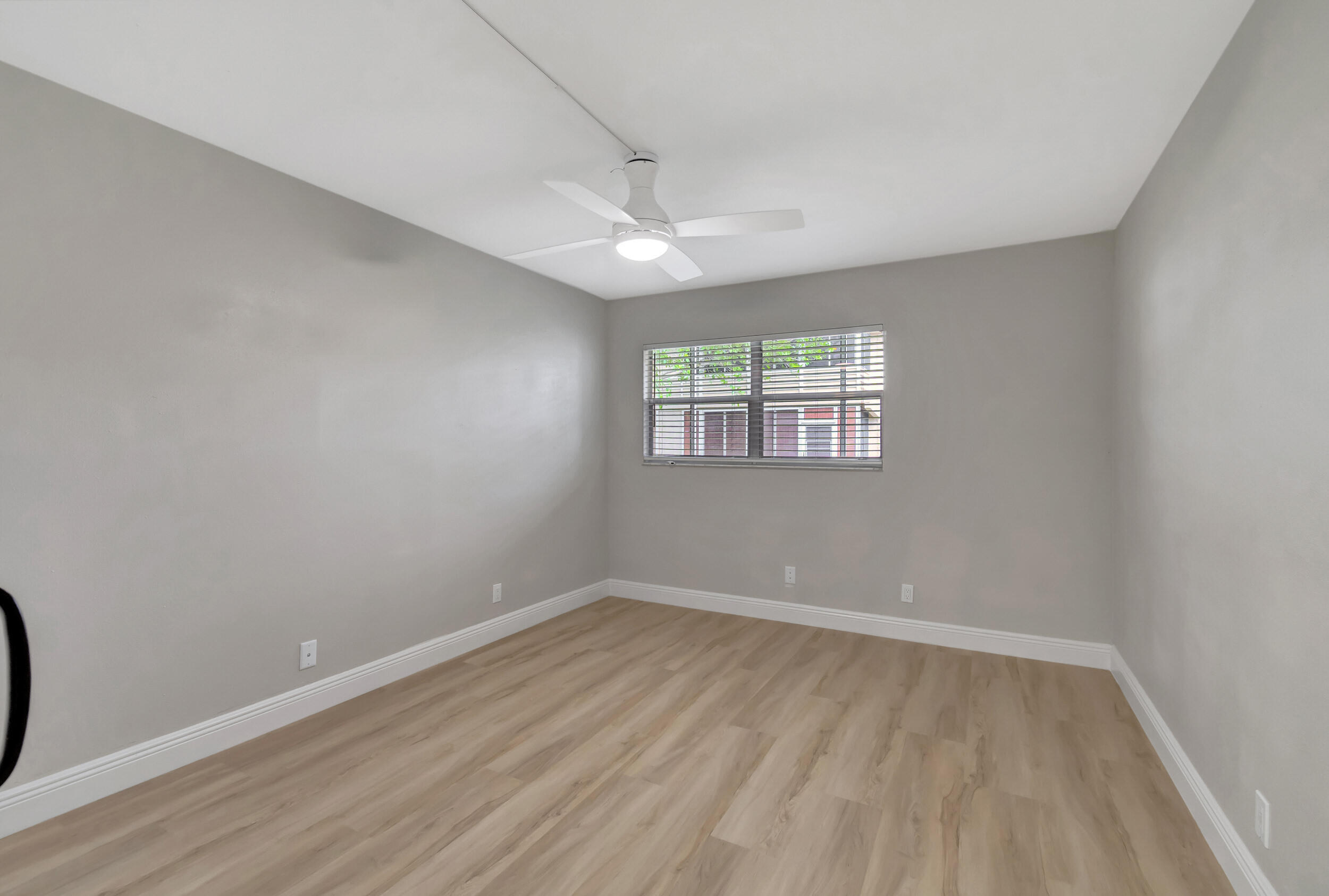 KINGS POINT SAXONY CONDOS - Residential