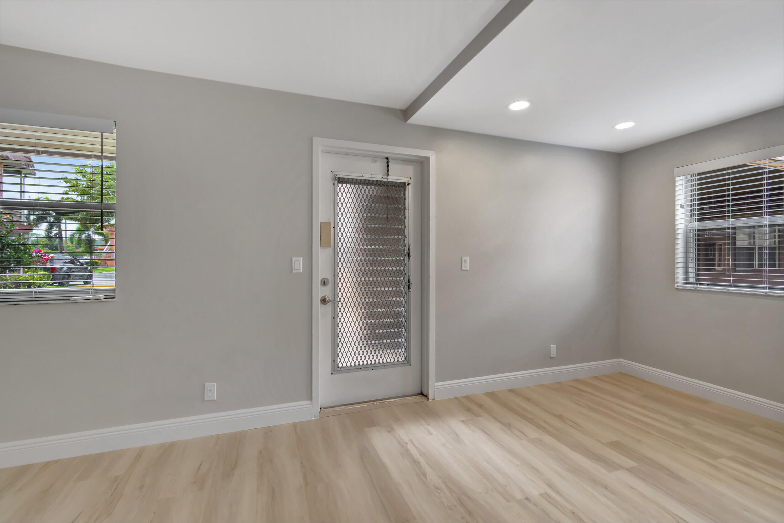KINGS POINT SAXONY CONDOS - Residential