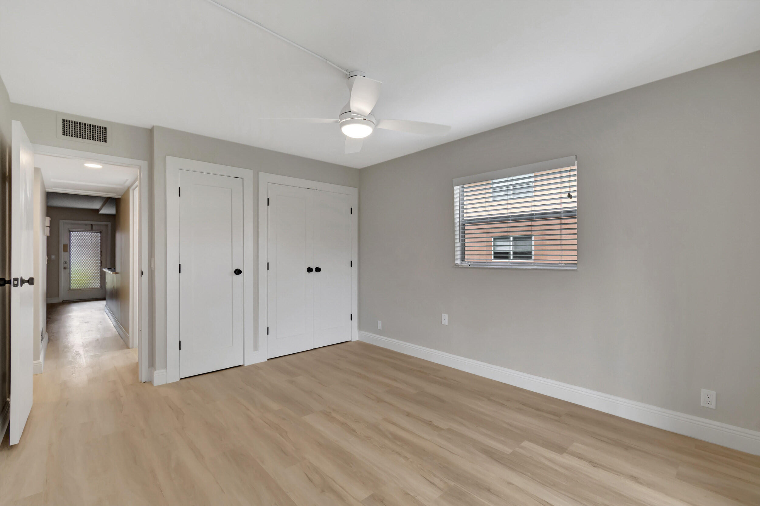 KINGS POINT SAXONY CONDOS - Residential