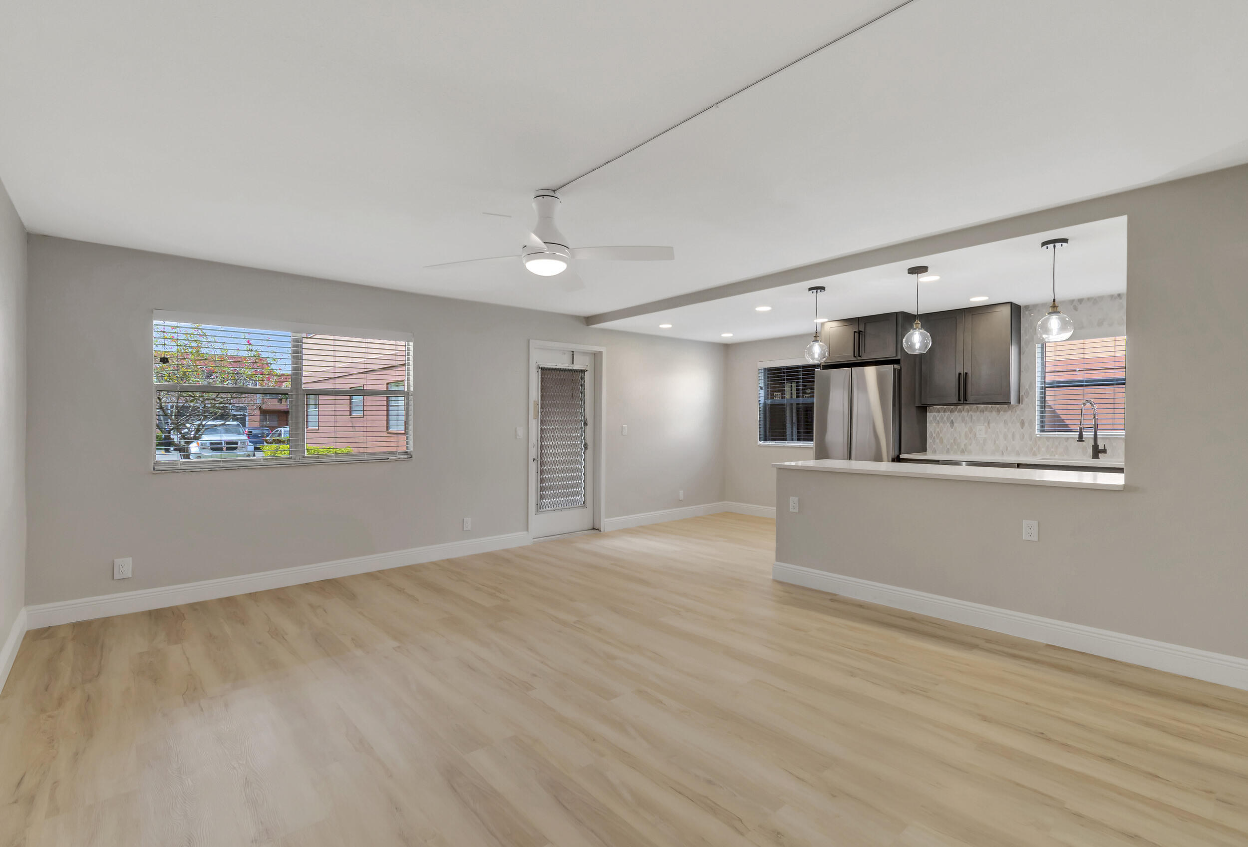 KINGS POINT SAXONY CONDOS - Residential