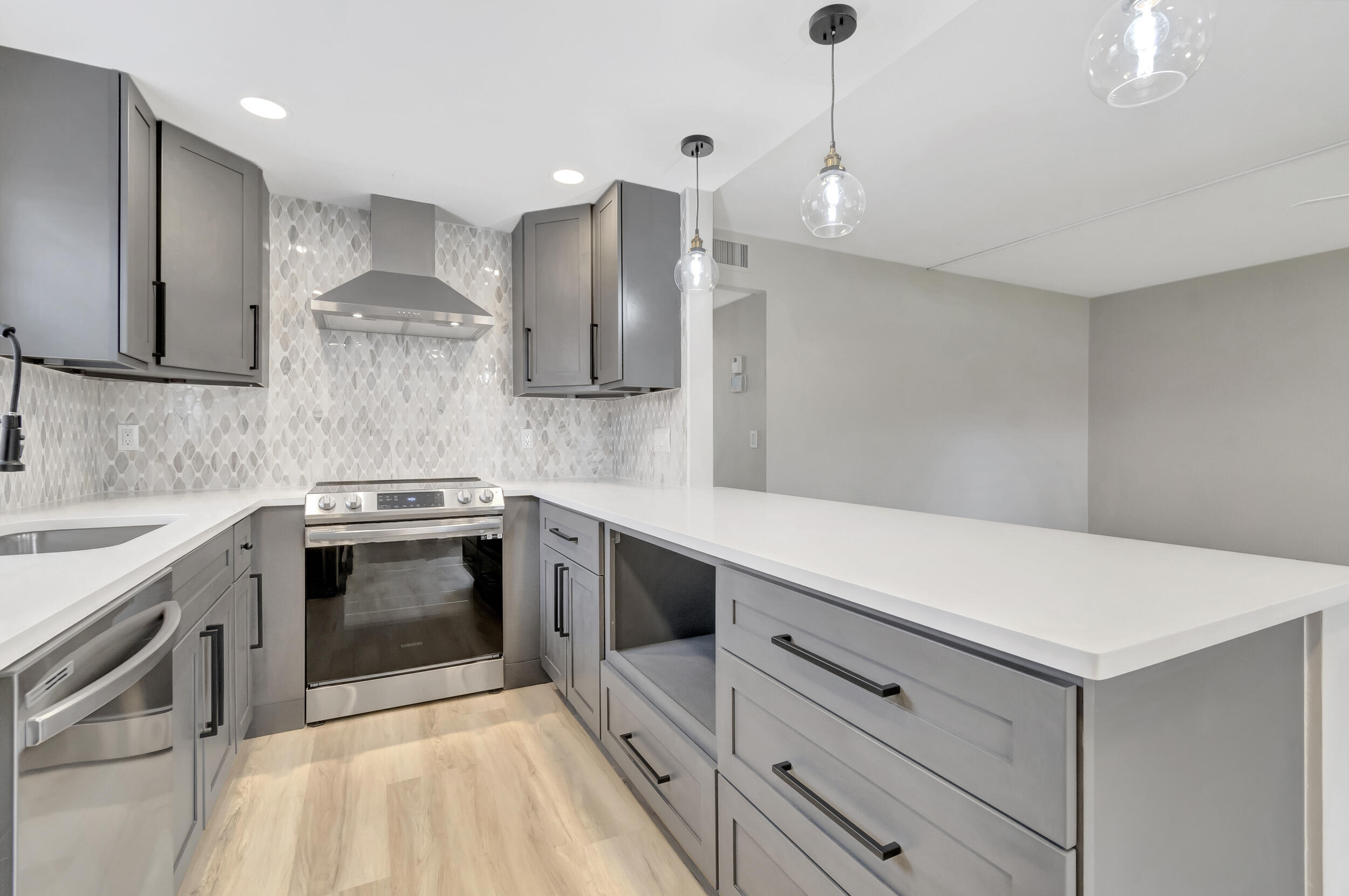 KINGS POINT SAXONY CONDOS - Residential