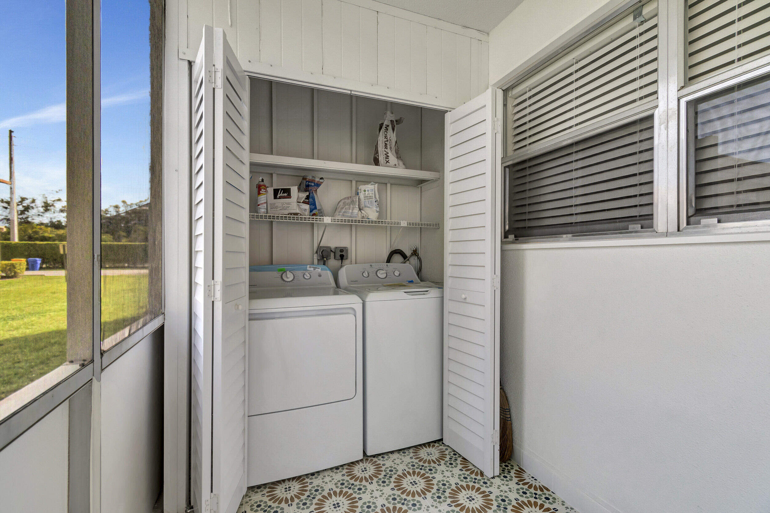 KINGS POINT SAXONY CONDOS - Residential